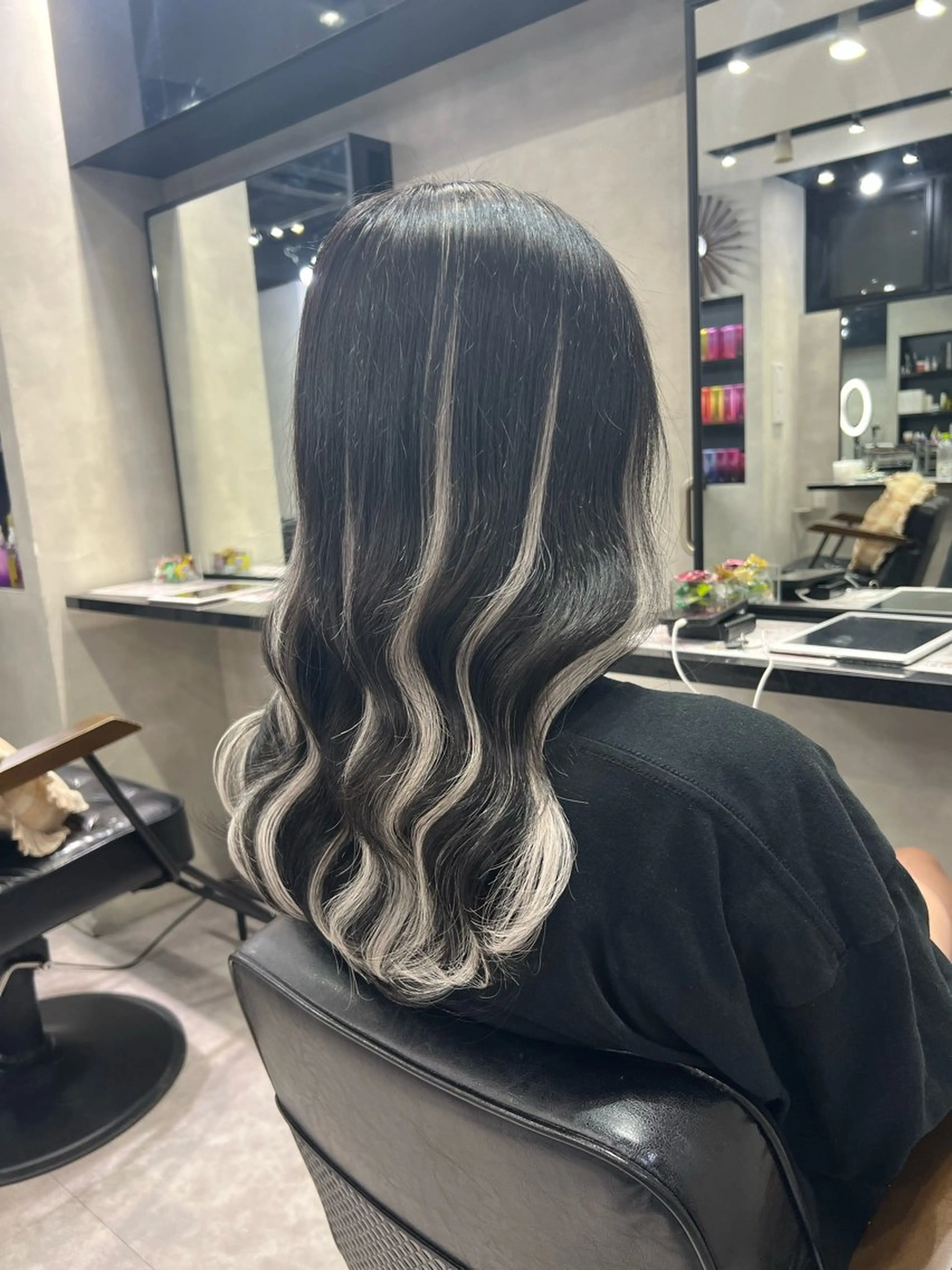 ミディアム カラー ヘアアレンジ シールエクステ アッシュ バレイヤージュ ベージュカラー 黒髪 ヘアカラー エクステ ar+ ❤︎ maiのヘアスタイル