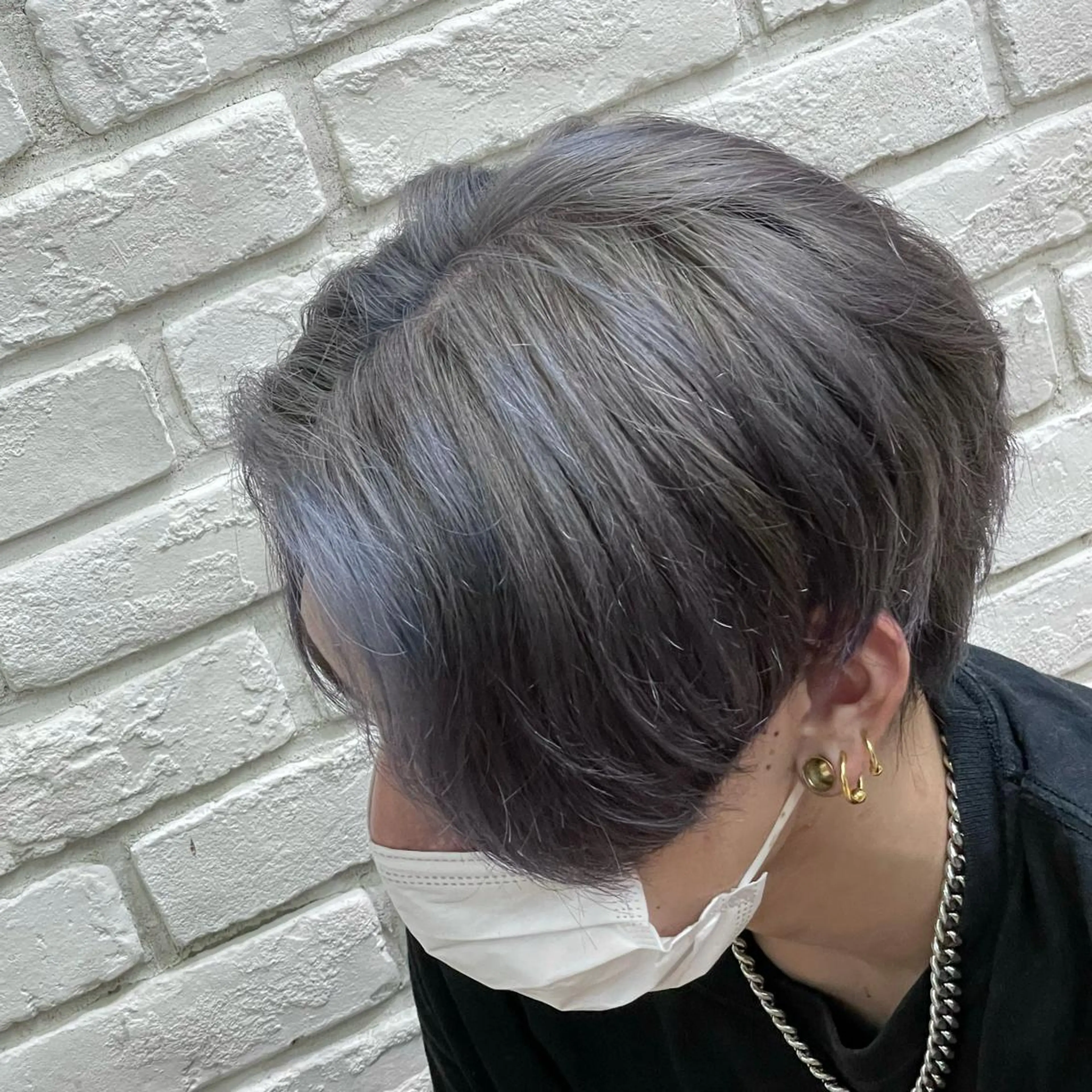 ショート カラー メンズ アクアカラー 透明感カラー シルバー メンズパーマ 本多のヘアスタイル