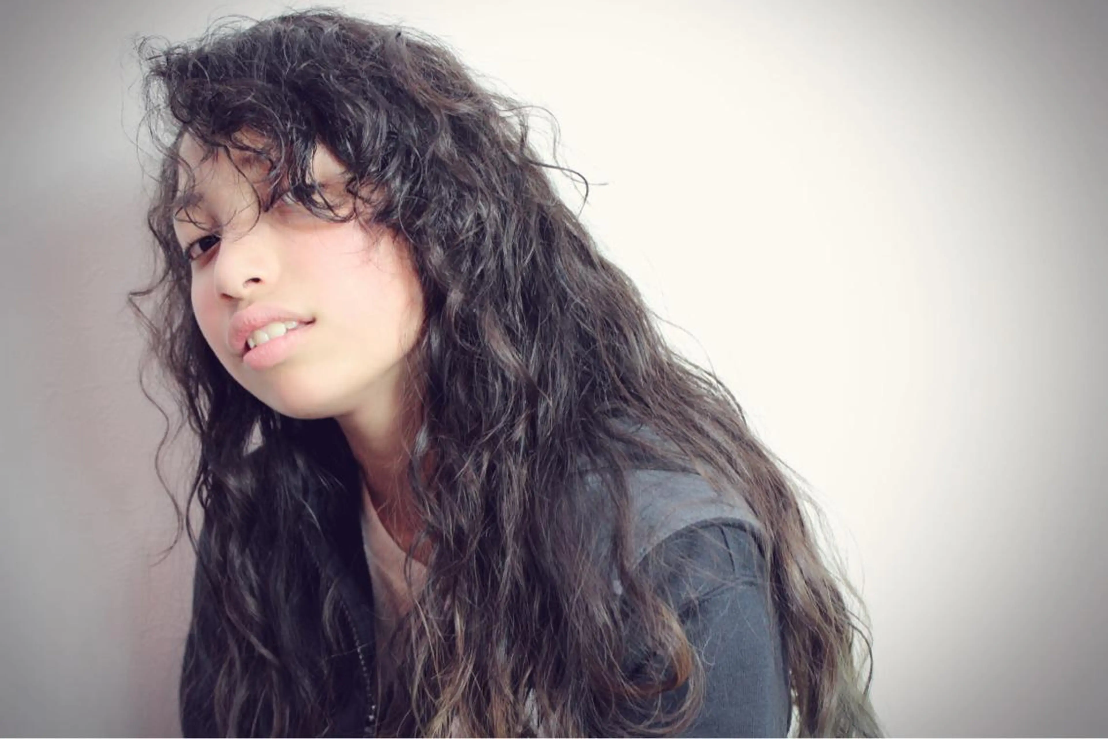 ロング パーマ ヘアアレンジ くせ毛 外国人風カラー ロング 似合わせカット カット パーマ Relación / レラシオン所属・岩崎 克秀のヘアスタイル