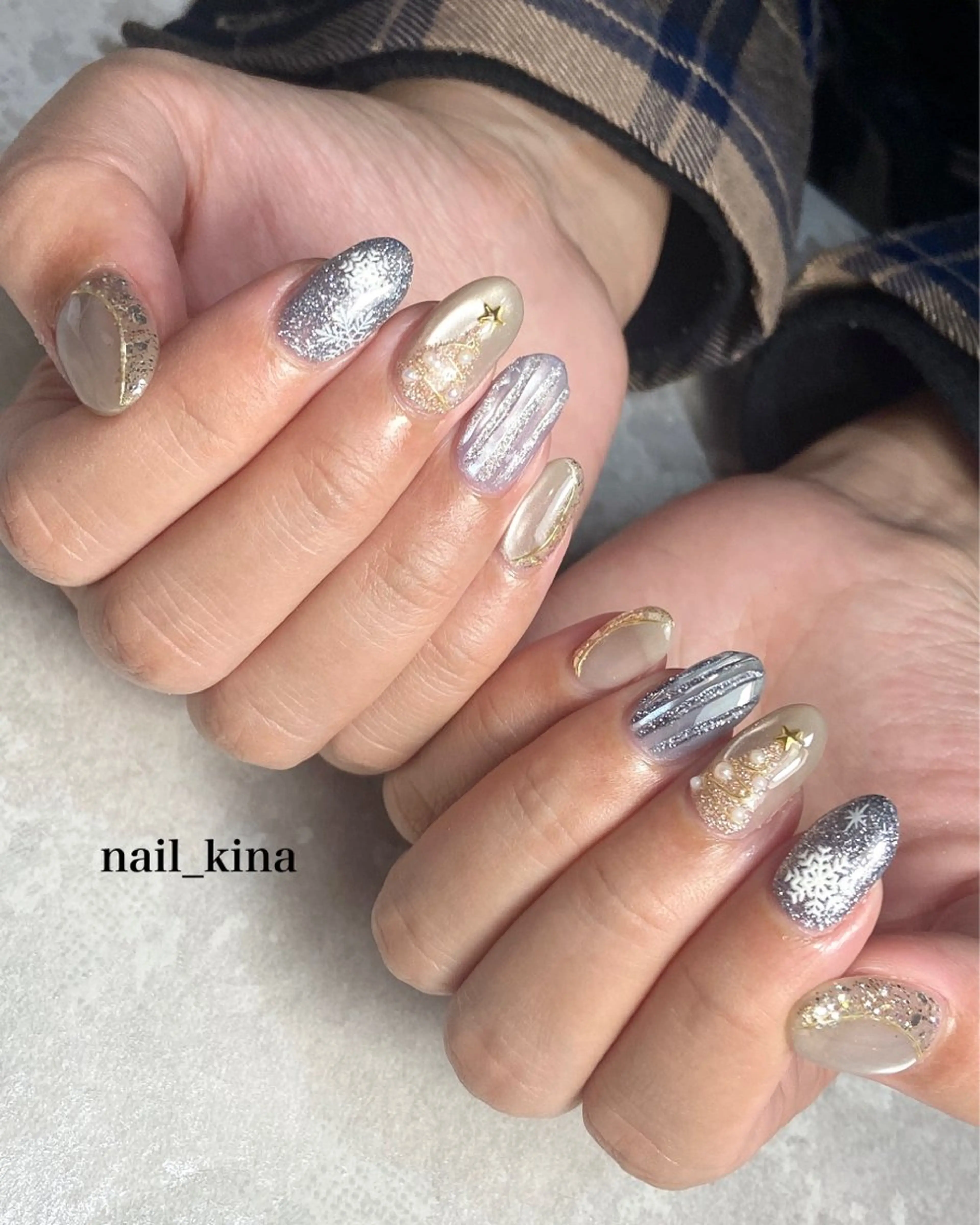 ネイル フラッシュネイル マグネットネイル 冬ネイル クリスマス ハンドネイル nail_ kinaのネイルデザイン