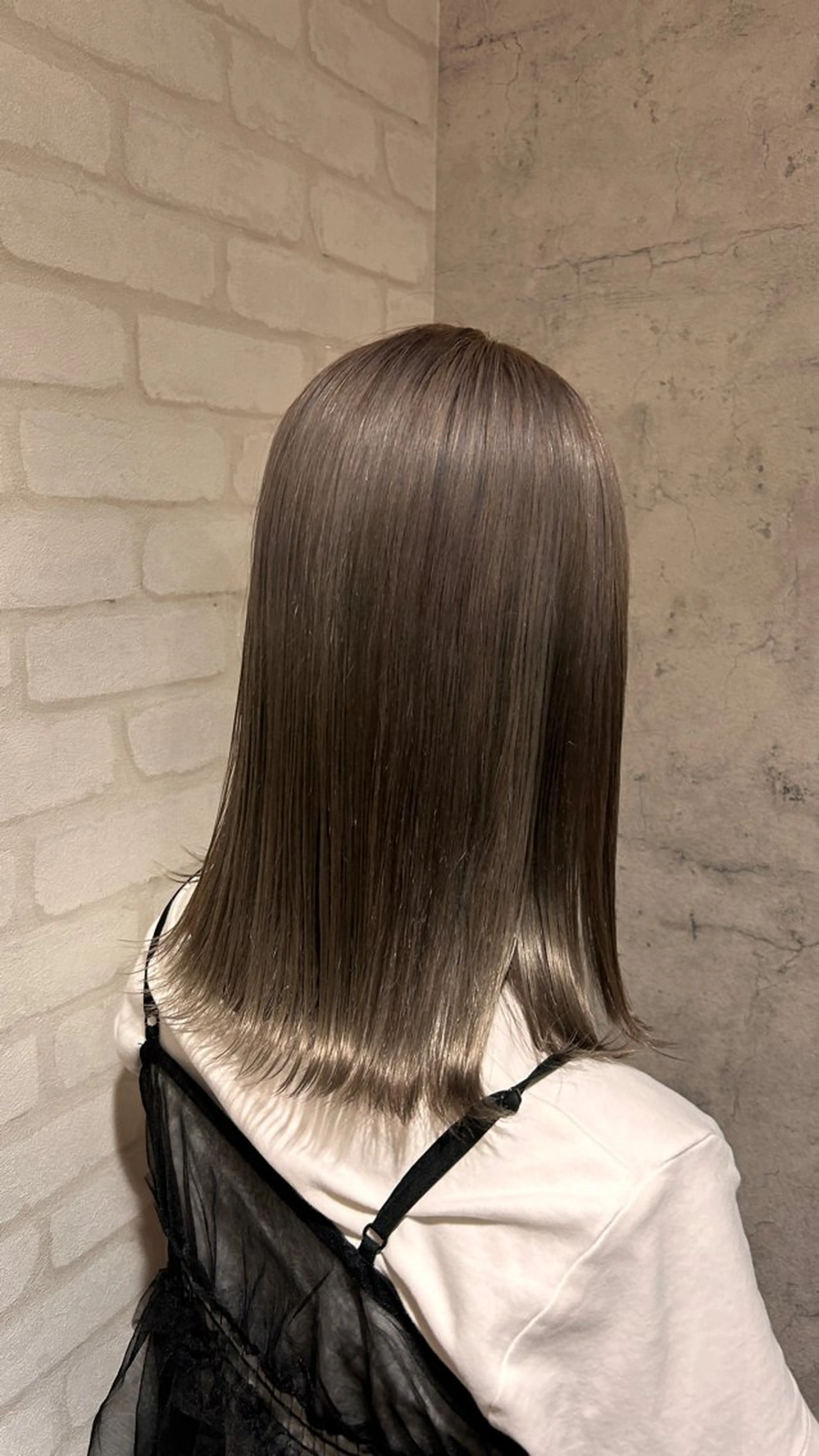 ミディアム カラー カット ヘアカラー ハイトーン🇰🇷 19歳美容師アリルのヘアスタイル