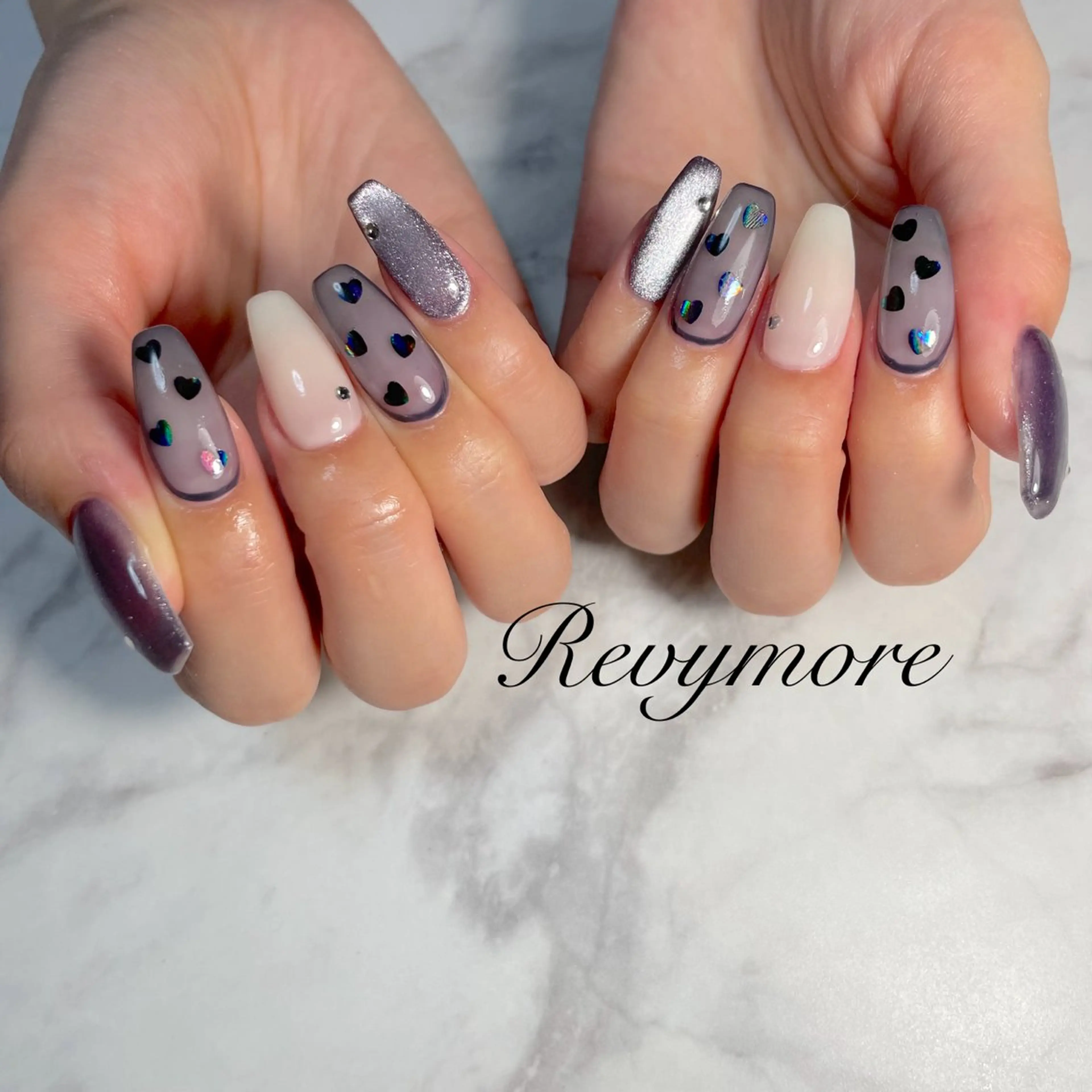 ネイル アートネイル ジェルネイル ハート ニュアンスネイル オフィスネイル nail salon Revymore所属・nail salon Revymoreのネイルデザイン