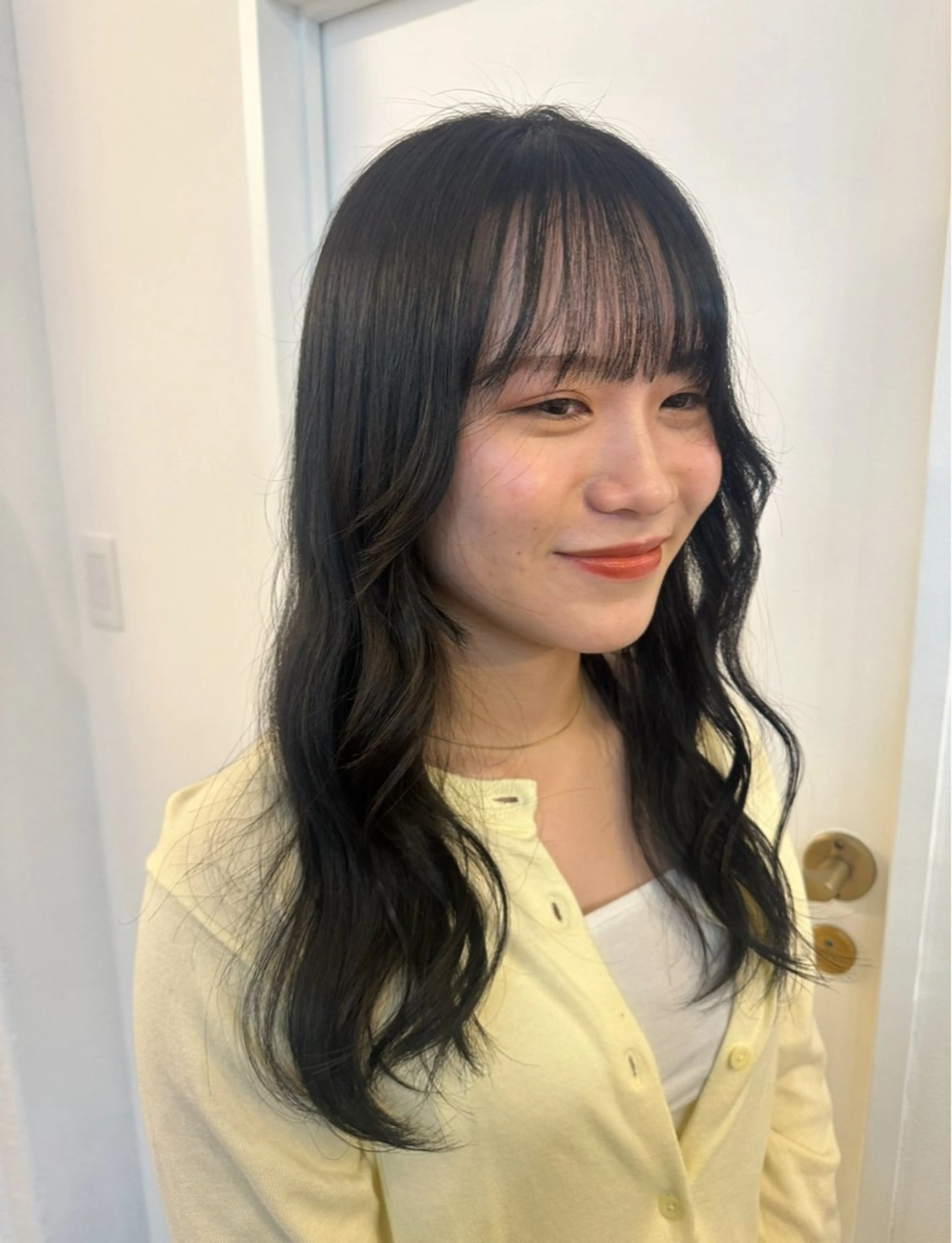 ミディアム カット ヘアカラー オノ アイラのヘアスタイル