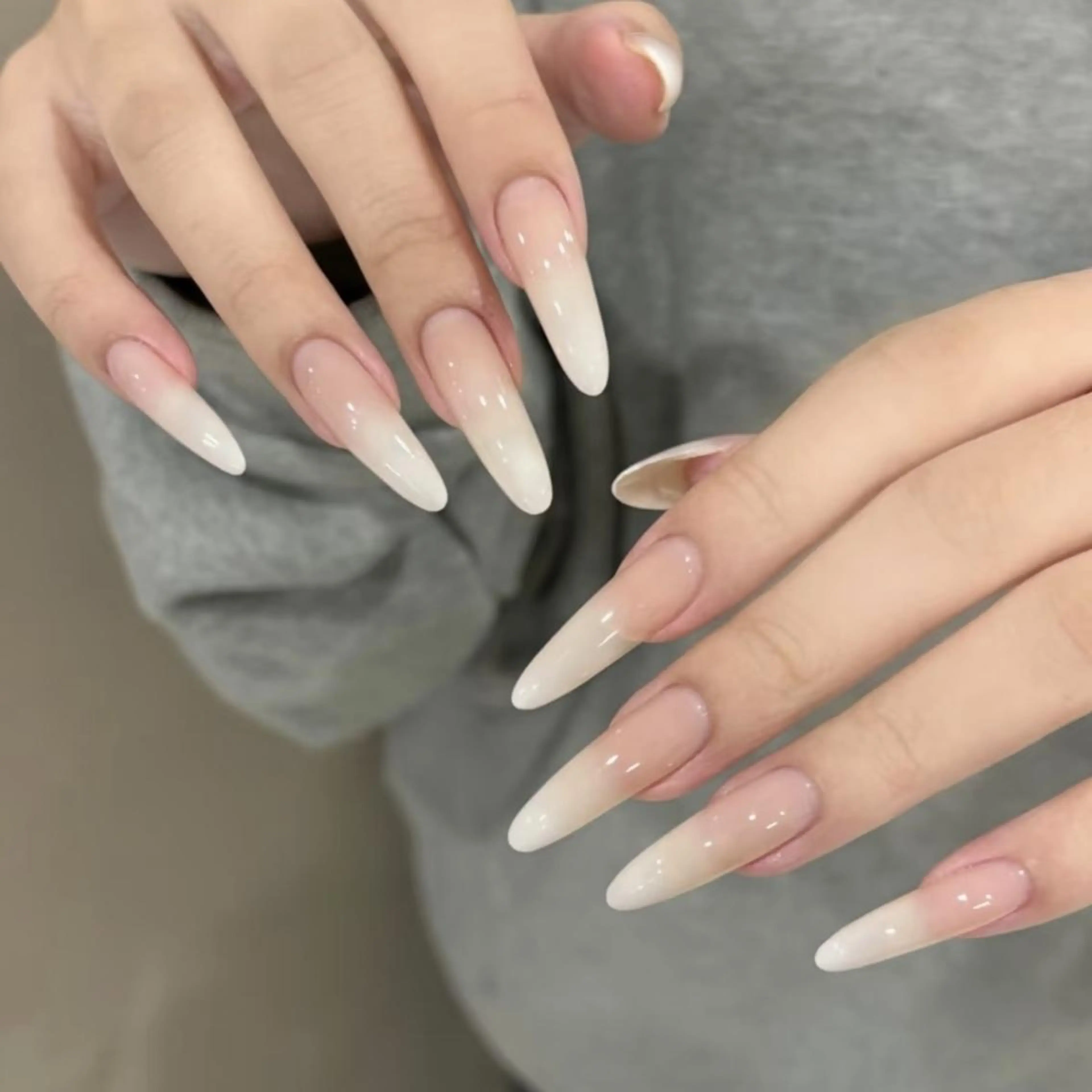 ⭐ワンホンネイル⭐《チップ長さだし》カラーグラデーション・ベイビーブーマーネイル★オフなしの写真