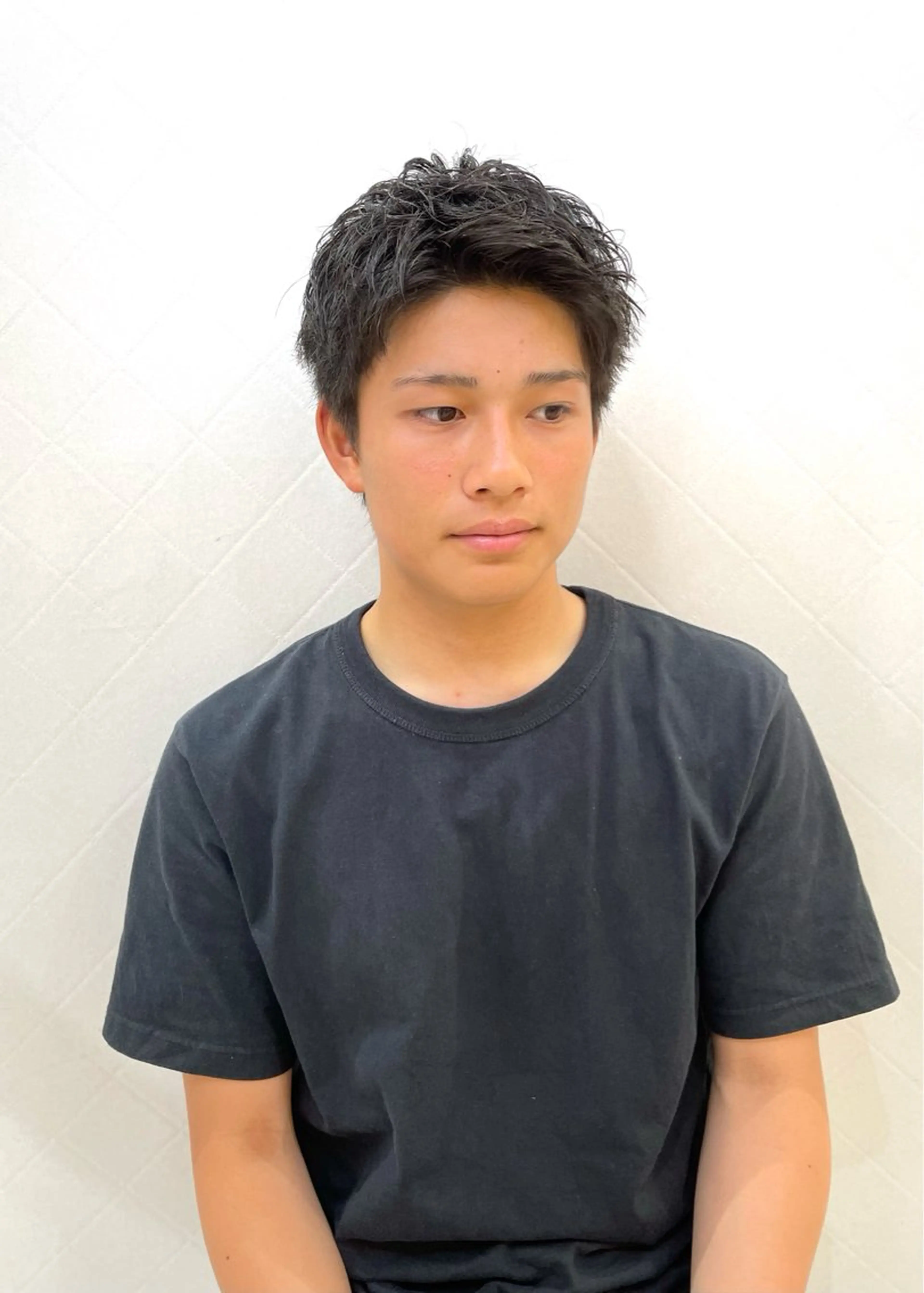ショート メンズ アップバング メンズショート スパイキーショート 刈り上げ ショートヘア 縮毛矯正／暖色カラー ／カット／古津遼平のヘアスタイル