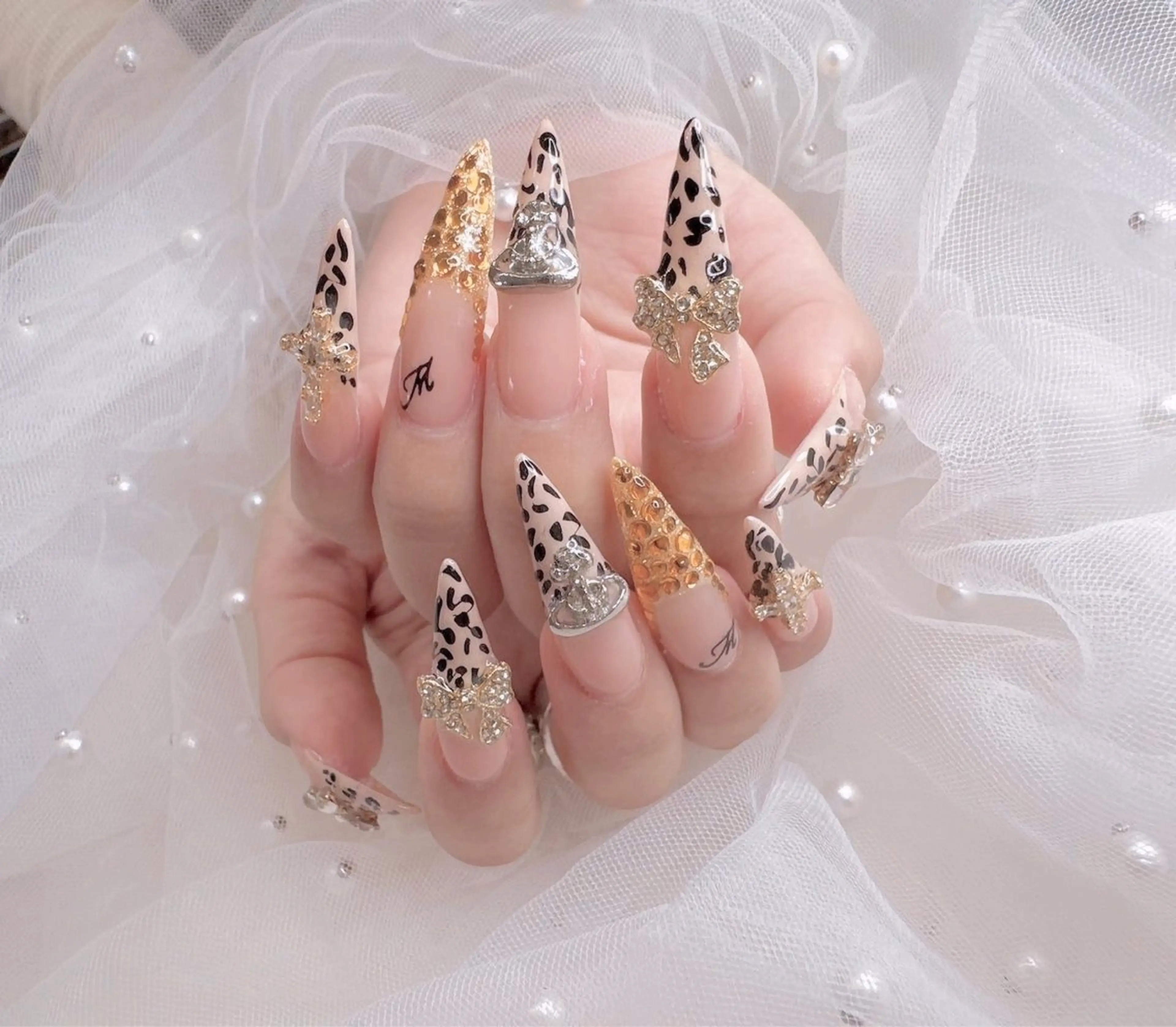 ロング ハンドネイル 小方 サトミのネイルデザイン