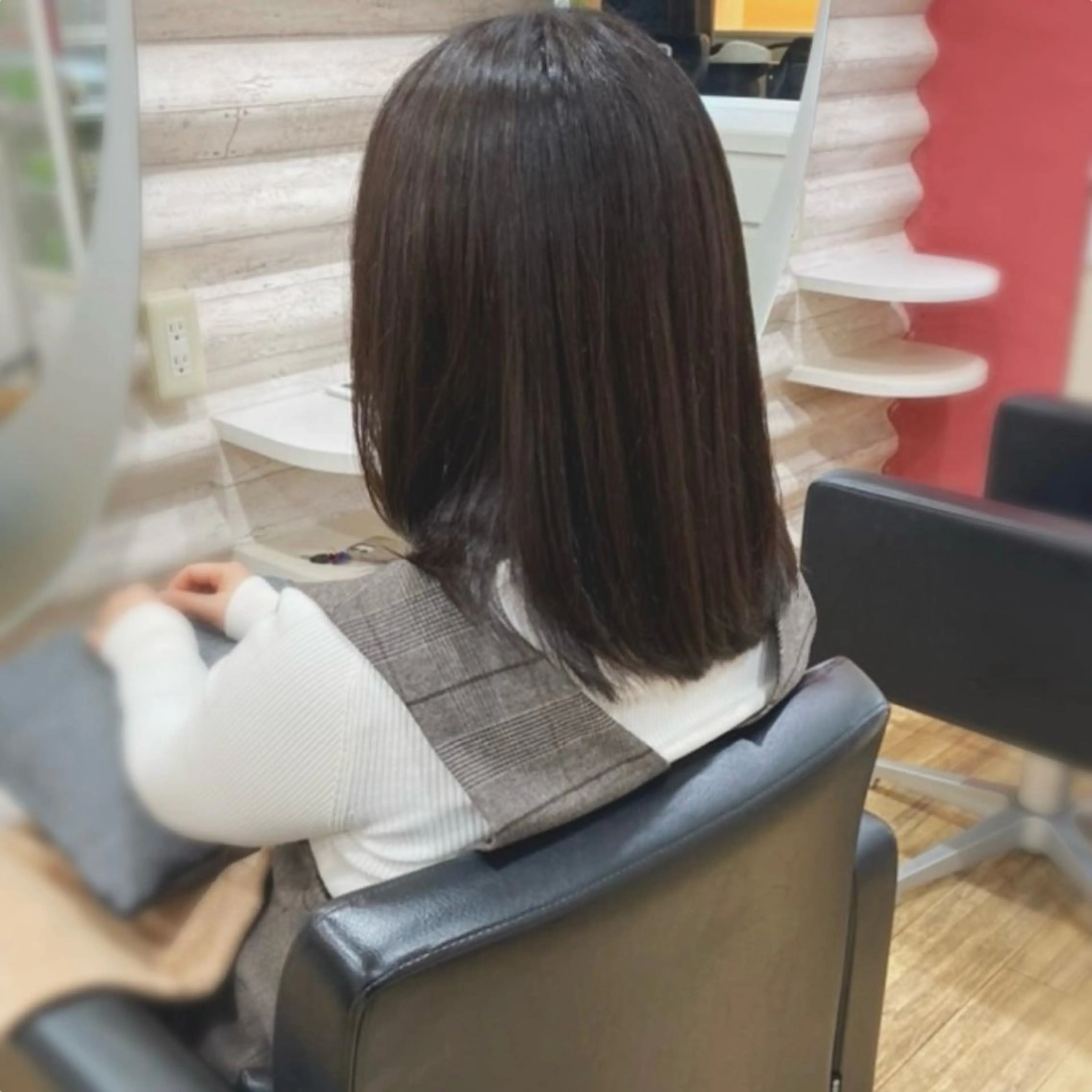 セミロング カラー 髪質改善 トリートメント まとまる軽さカット× トリートメント特化店のヘアスタイル