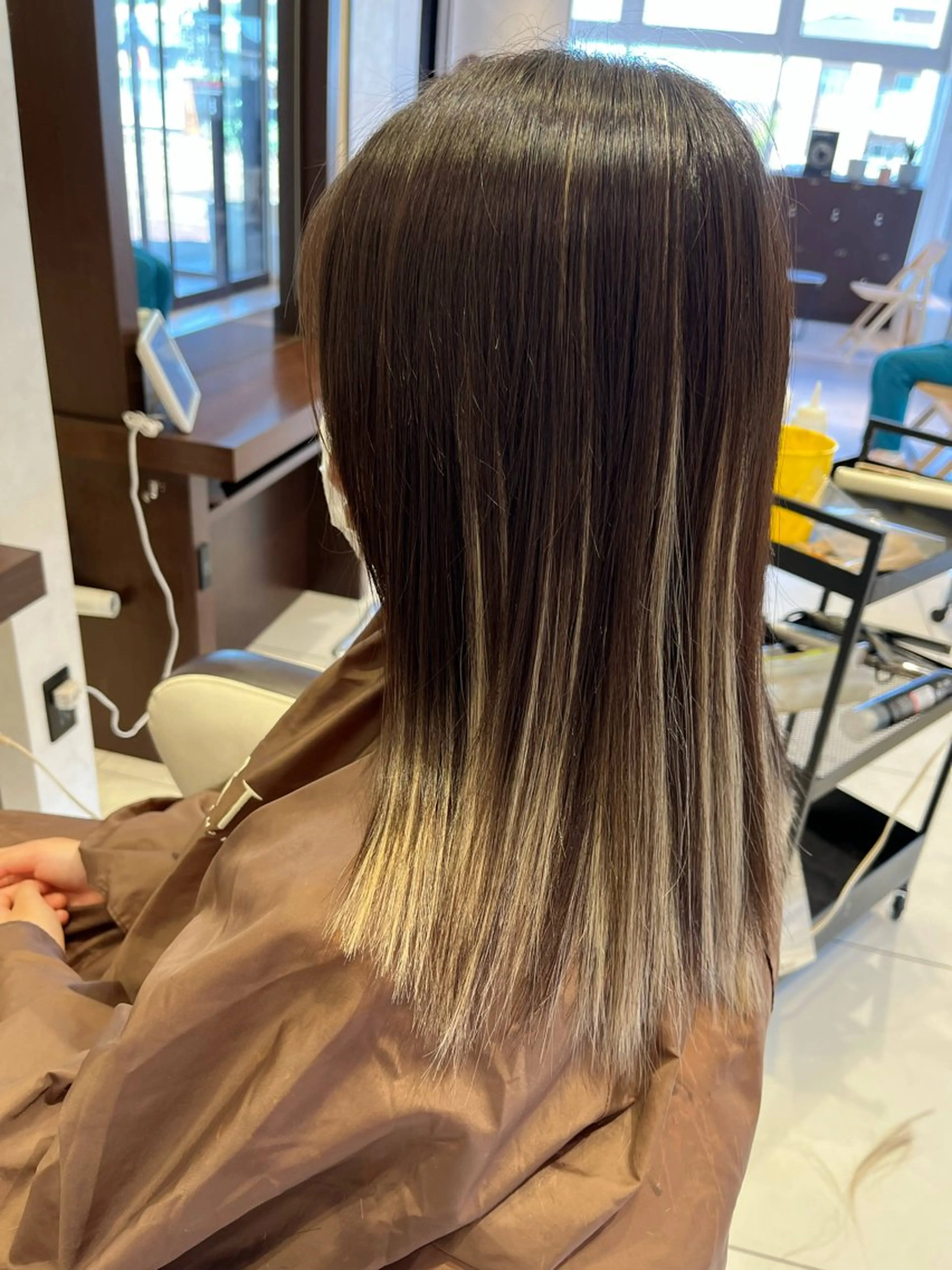セミロング EARTH長岡 🌼渡辺まい🌼のヘアスタイル