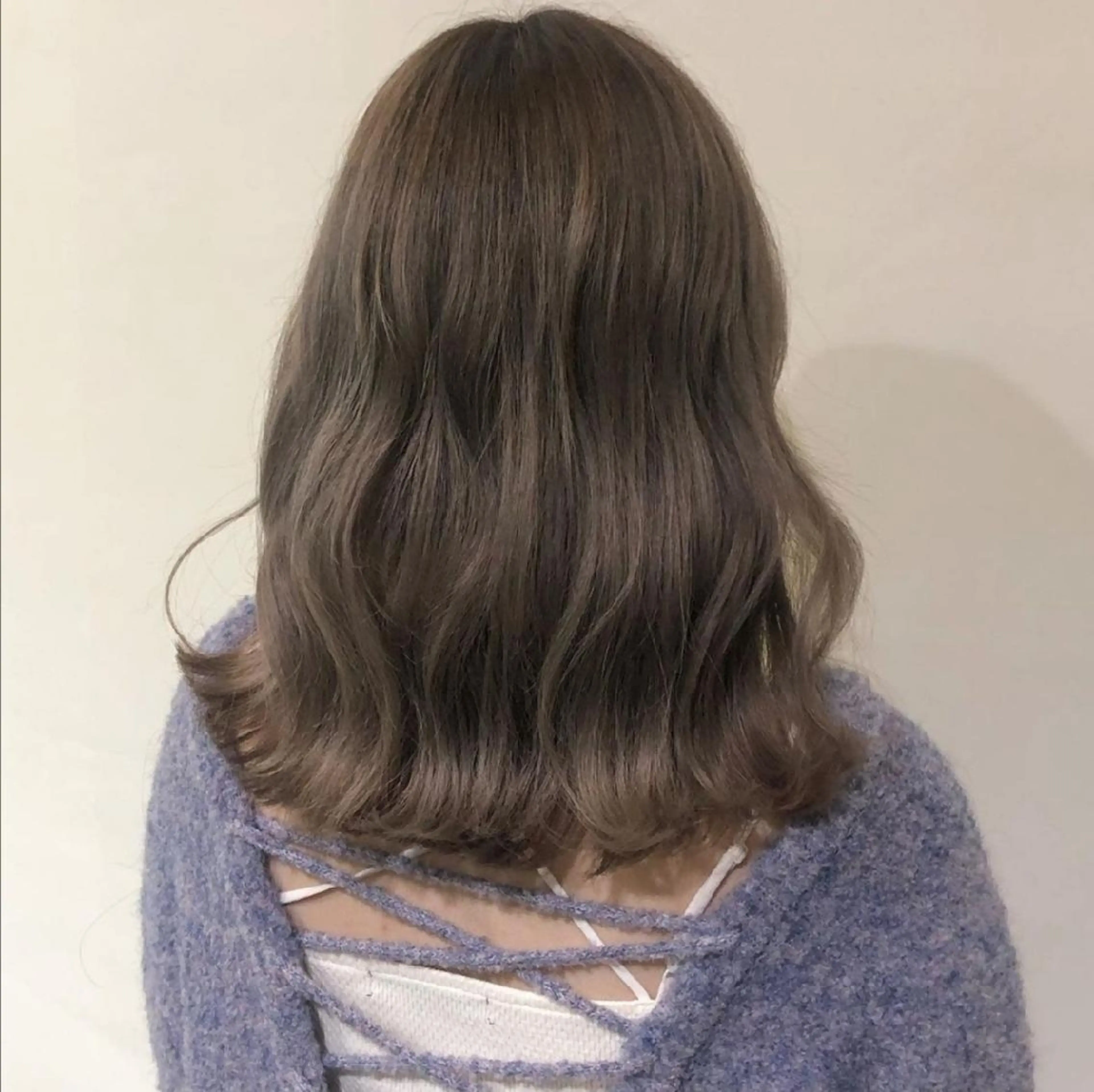 カラー ミディアム グレージュ ミルクティーグレージュ B.Chance所属・大友 琴羽のヘアスタイル