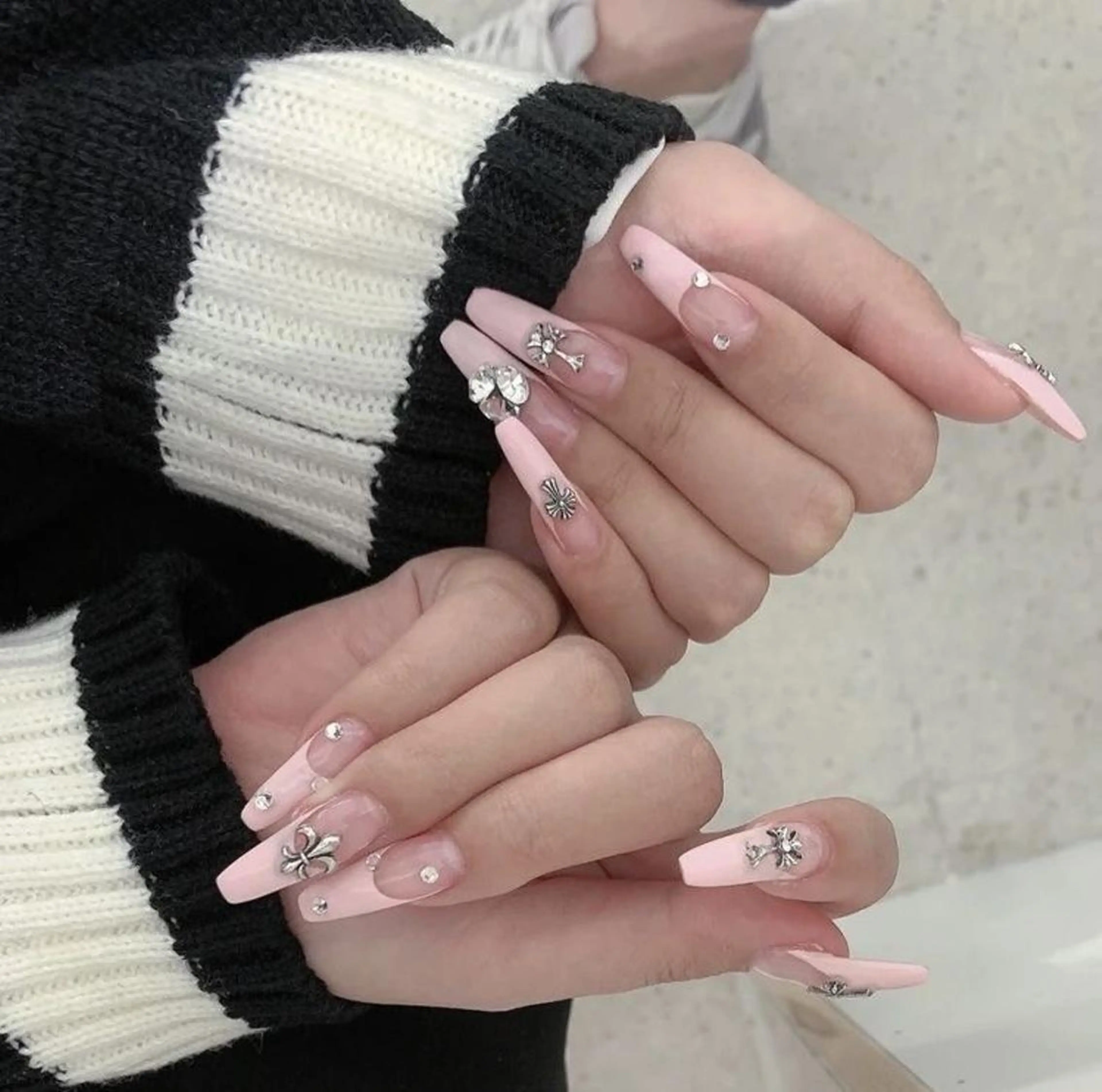 ネイル 長さ出し フレンチネイル グラデーション 卒業式 マグネットネイル ハンドネイル MIHANA SAKURAのネイルデザイン