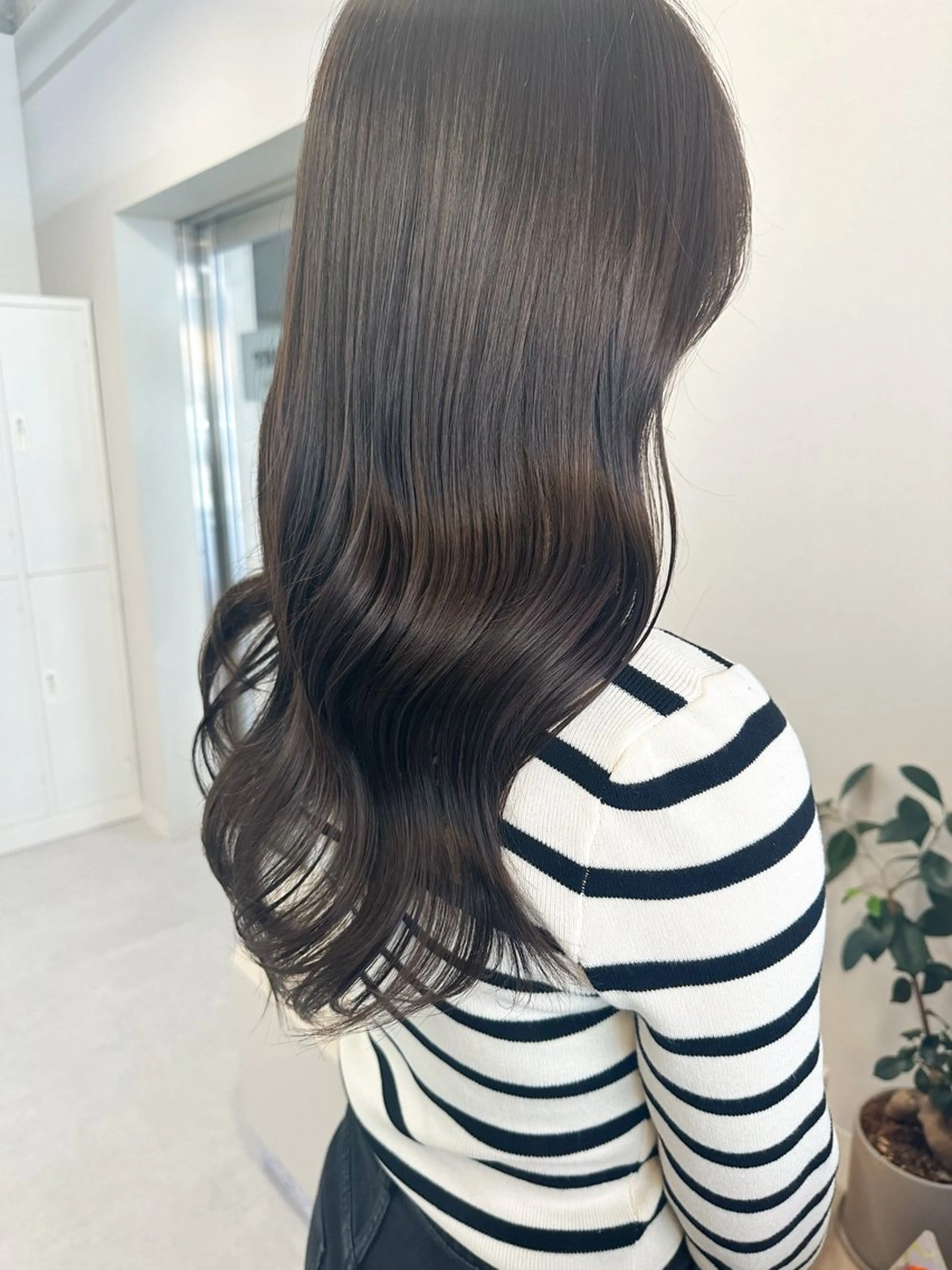 ロング カラー ベージュカラー ブリーチ ブリーチなしカラー オリーブベージュ 🌼透明感艶カラー オリーブ🌼河村咲のヘアスタイル