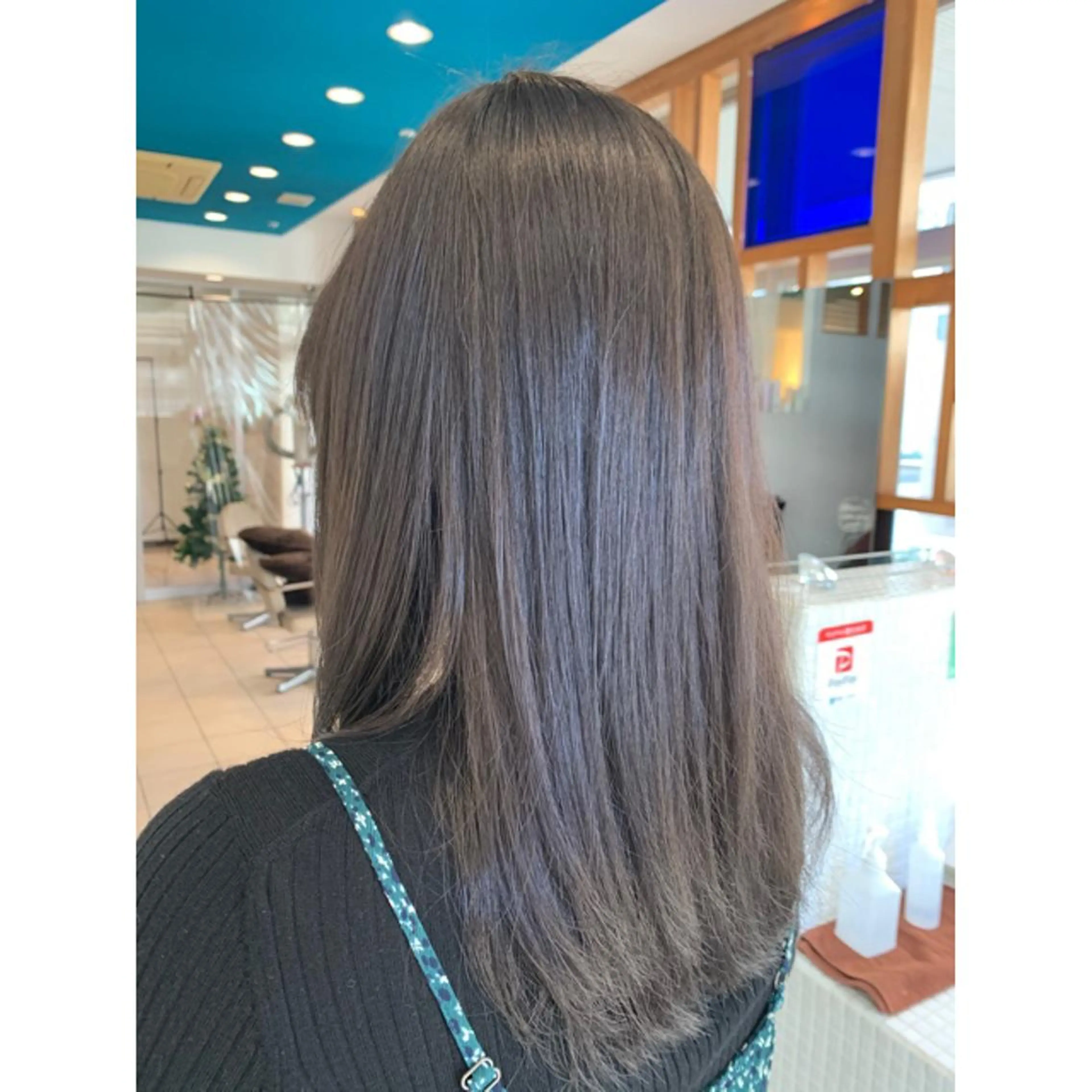 セミロング カラー 透明感カラー 坂井翔 kiju オーナースタイリストのヘアスタイル