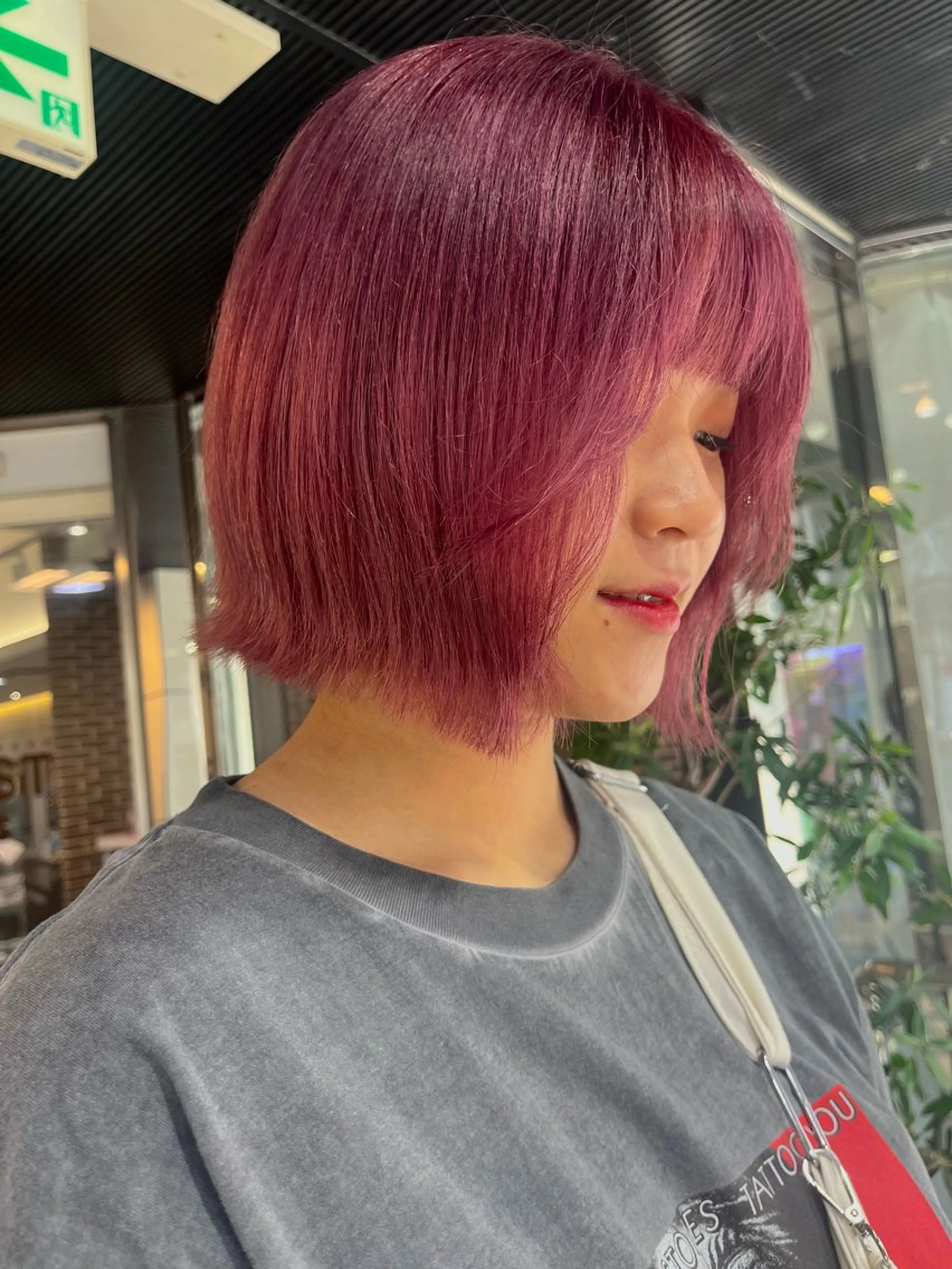 ミディアム カラー 切りっぱなしボブ ベージュカラー ハイトーンカラー ラベンダーカラー ラベンダーピンク ボブ/暖色カラー コウボヒカルのヘアスタイル