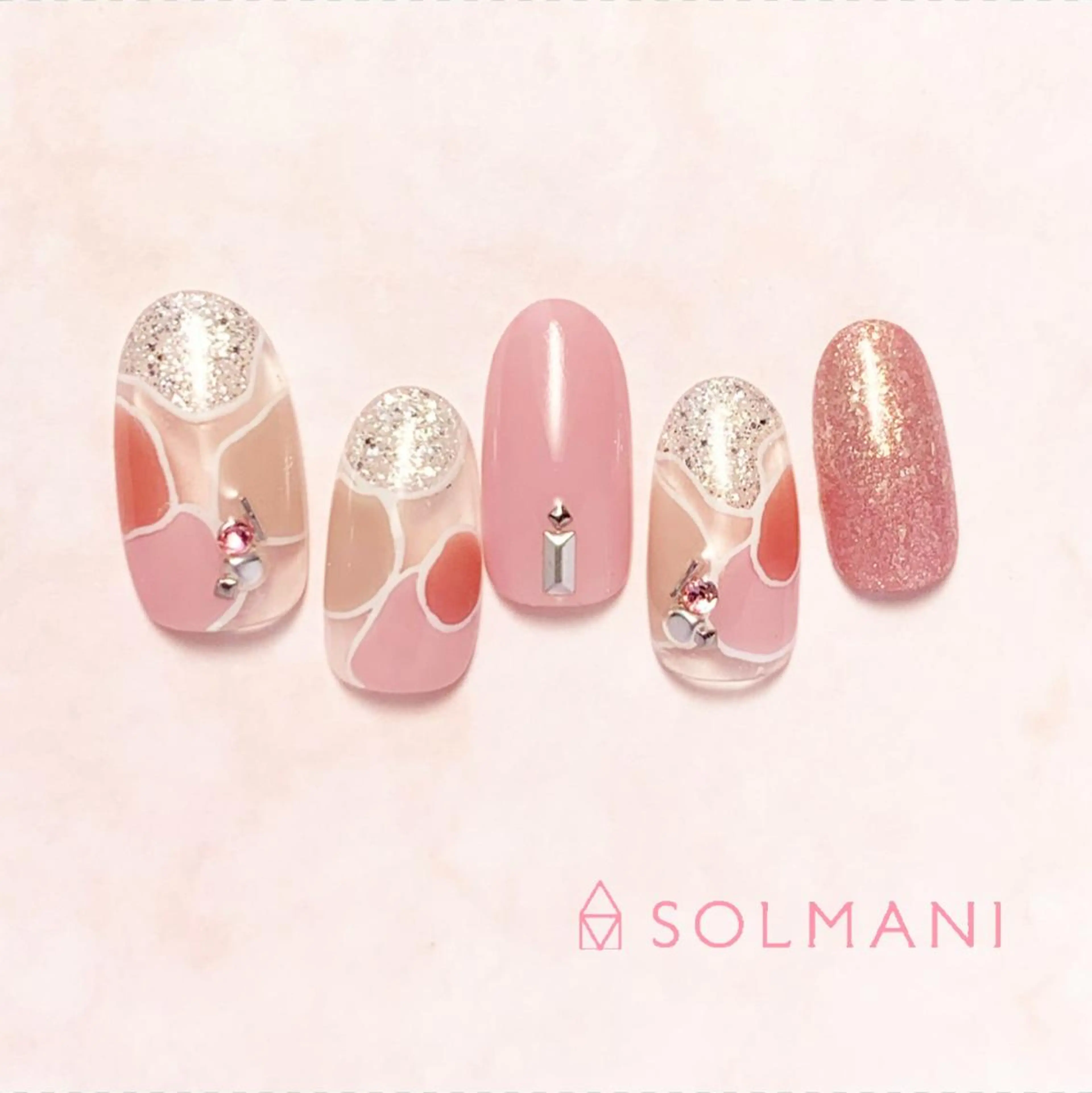 ネイル SOLMANI 予約担当のネイルデザイン