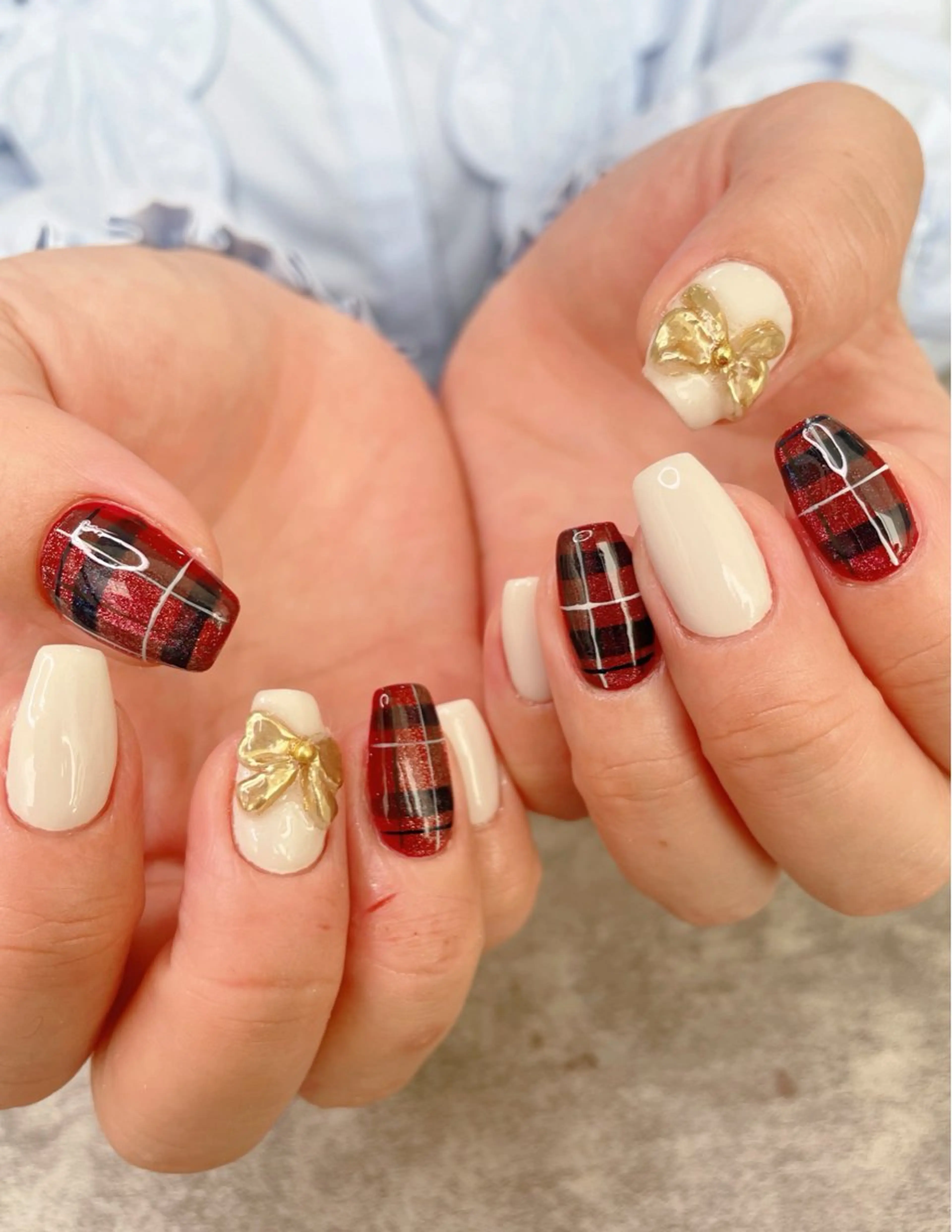 ネイル ボルドー マグネットネイル リボン ホワイト 冬ネイル ハンドネイル ma riのネイルデザイン
