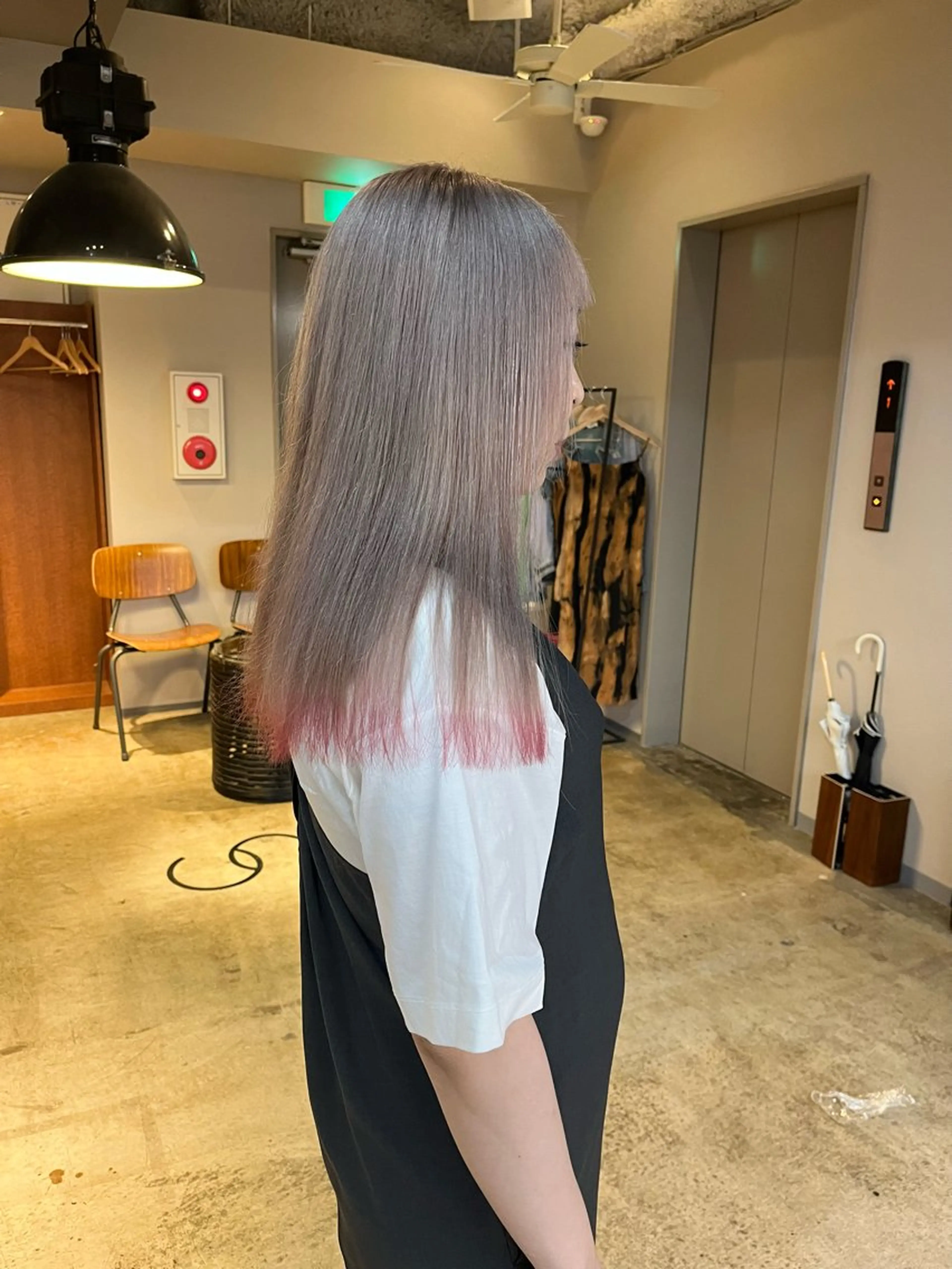 セミロング カラー ベージュカラー ブリーチ ホワイトベージュ カット ヘアカラー トリートメント 🩷ハイトーン透明感 レイヤー🩷ユリカのヘアスタイル
