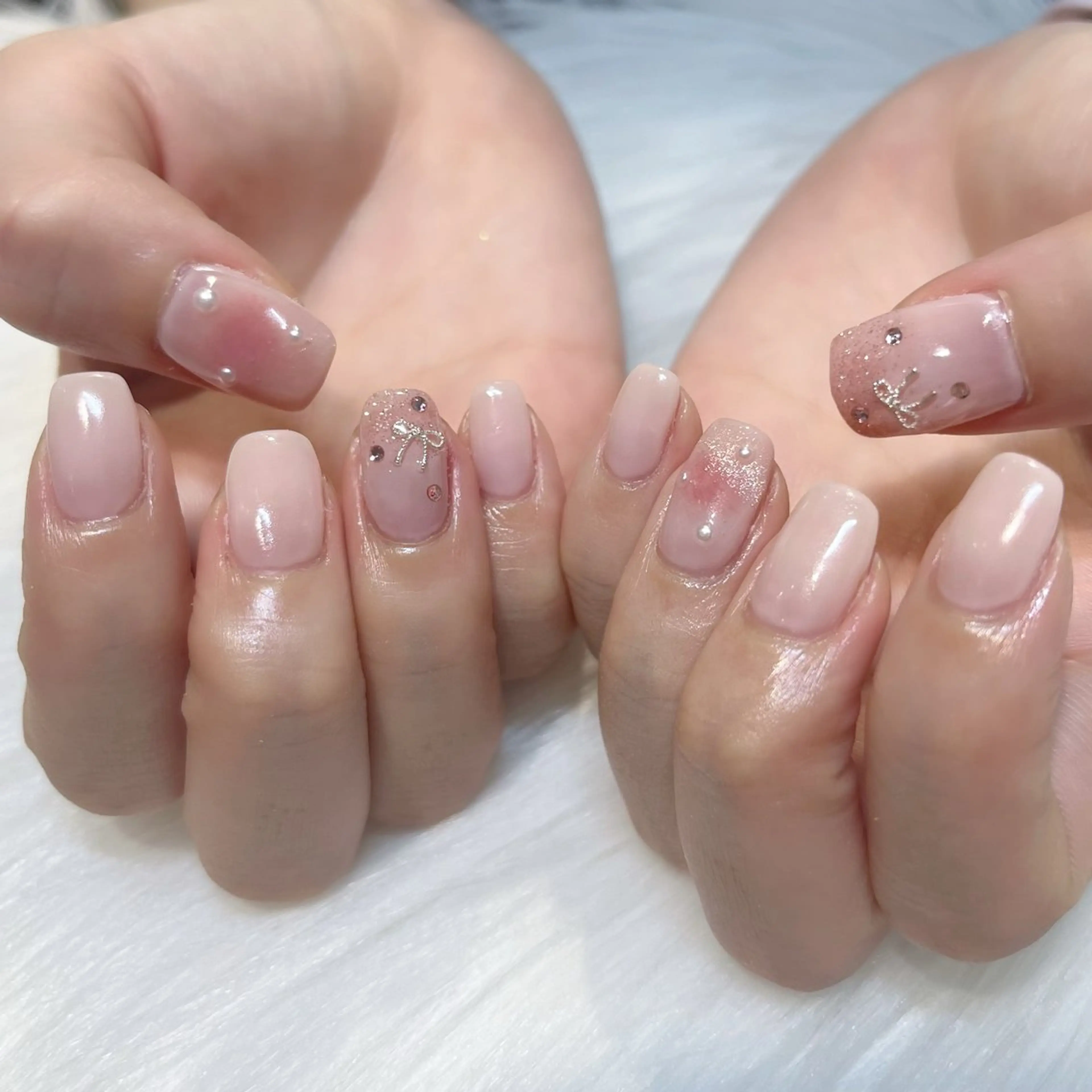 ネイル アートネイル チークネイル フラッシュネイル ガーリー 韓国ネイル ハンドネイル KOKONA 🎀のネイルデザイン