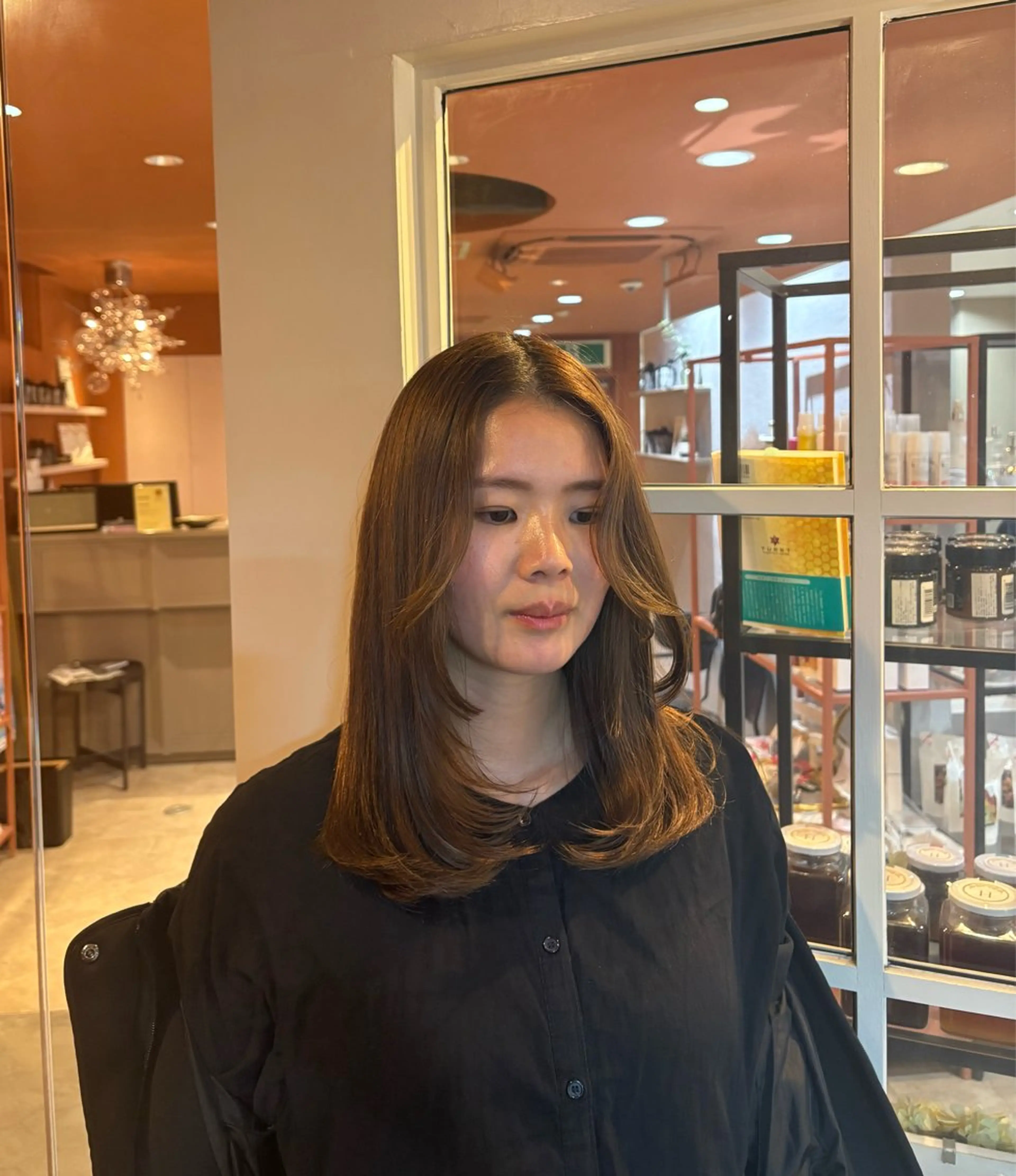 セミロング 顔まわりレイヤー 顔周りカット レイヤーカット カット ヨシノ　ヒメカ /大阪美容室のヘアスタイル