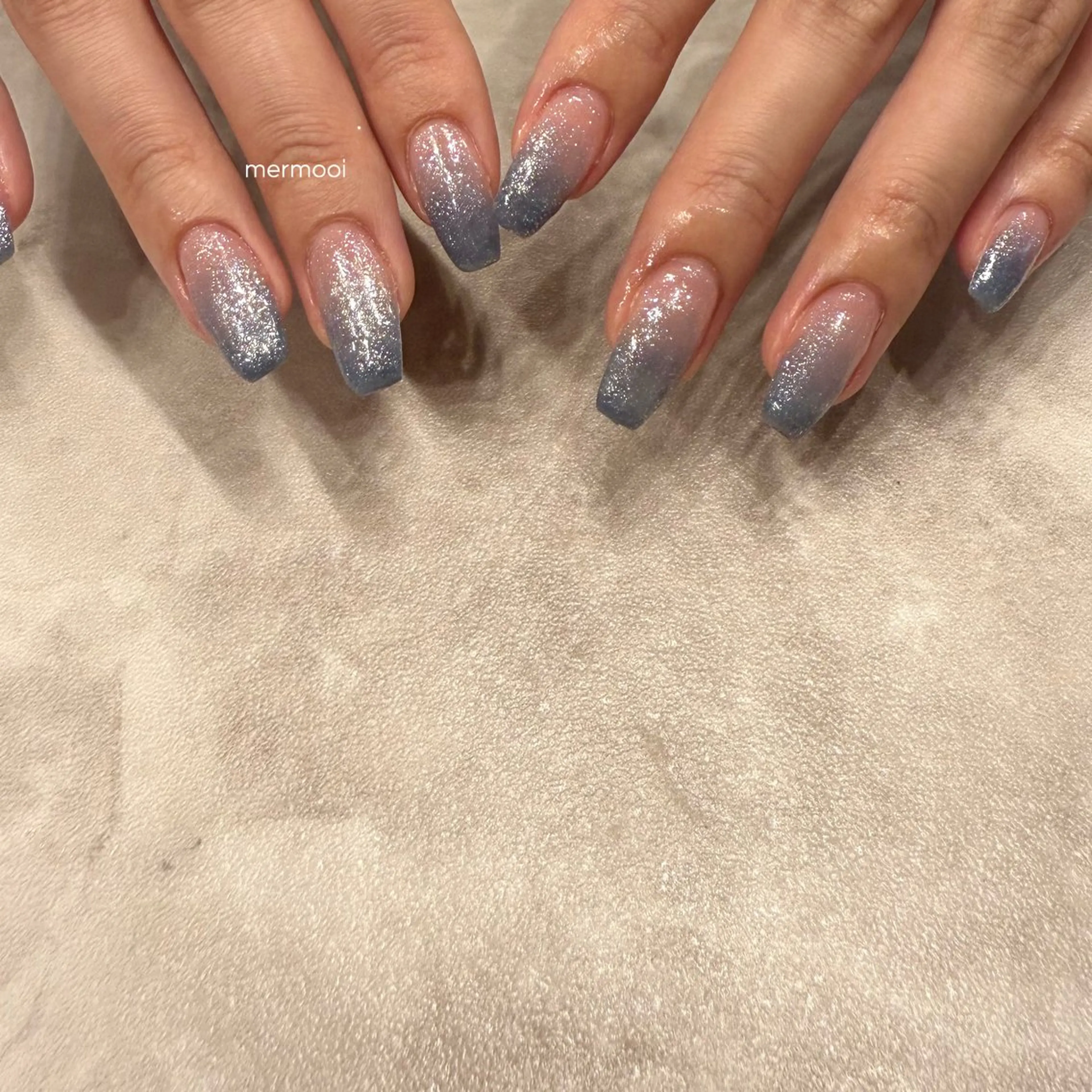 ネイル ブルー ジェルネイル グラデーション キラキラネイル ラメ(グリッター) mermooi nailのネイルデザイン