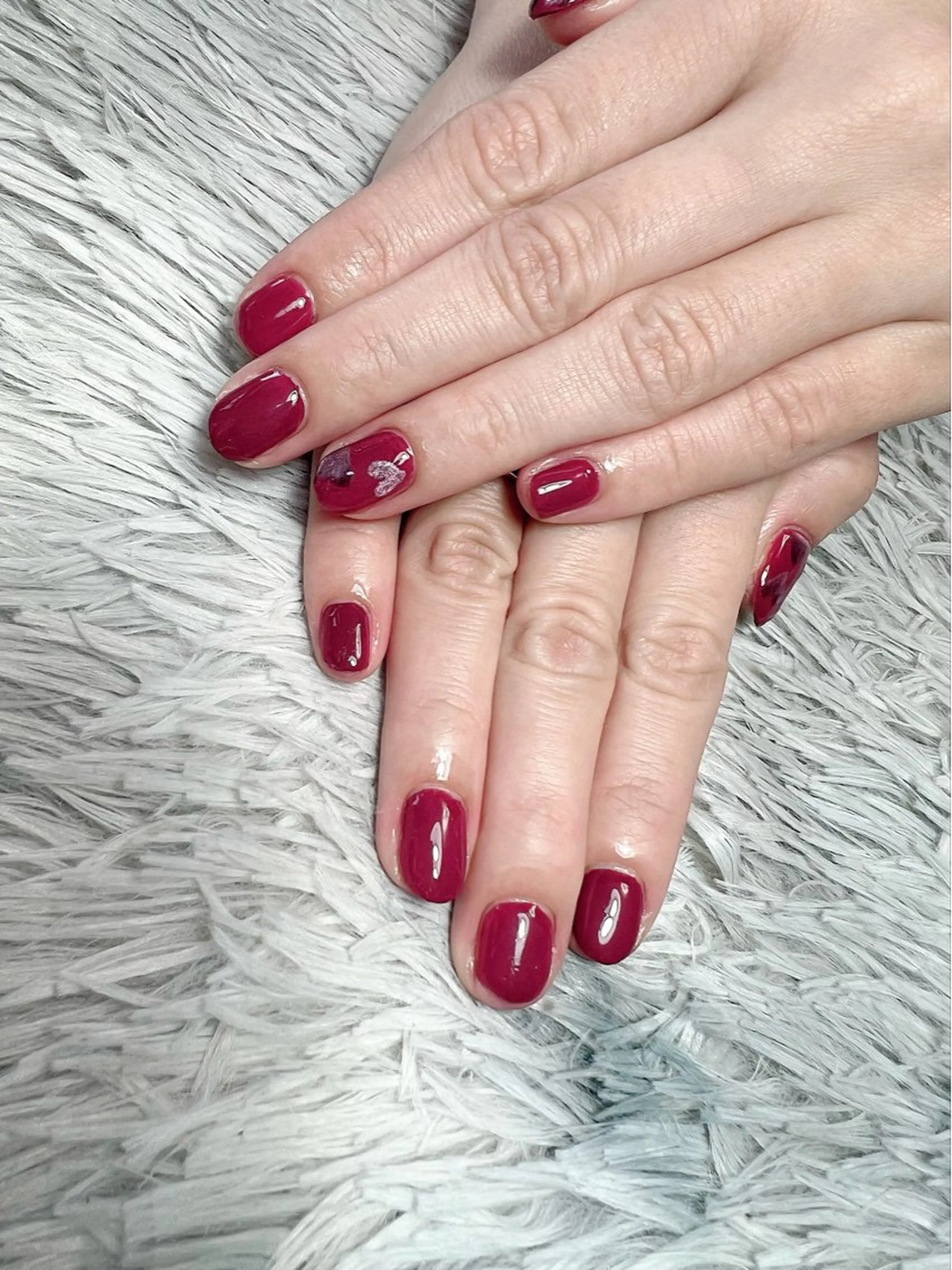 ネイル アートネイル ジェルネイル ハート マグネットネイル 赤色 ハンドネイル シェヌネイル JURAのネイルデザイン