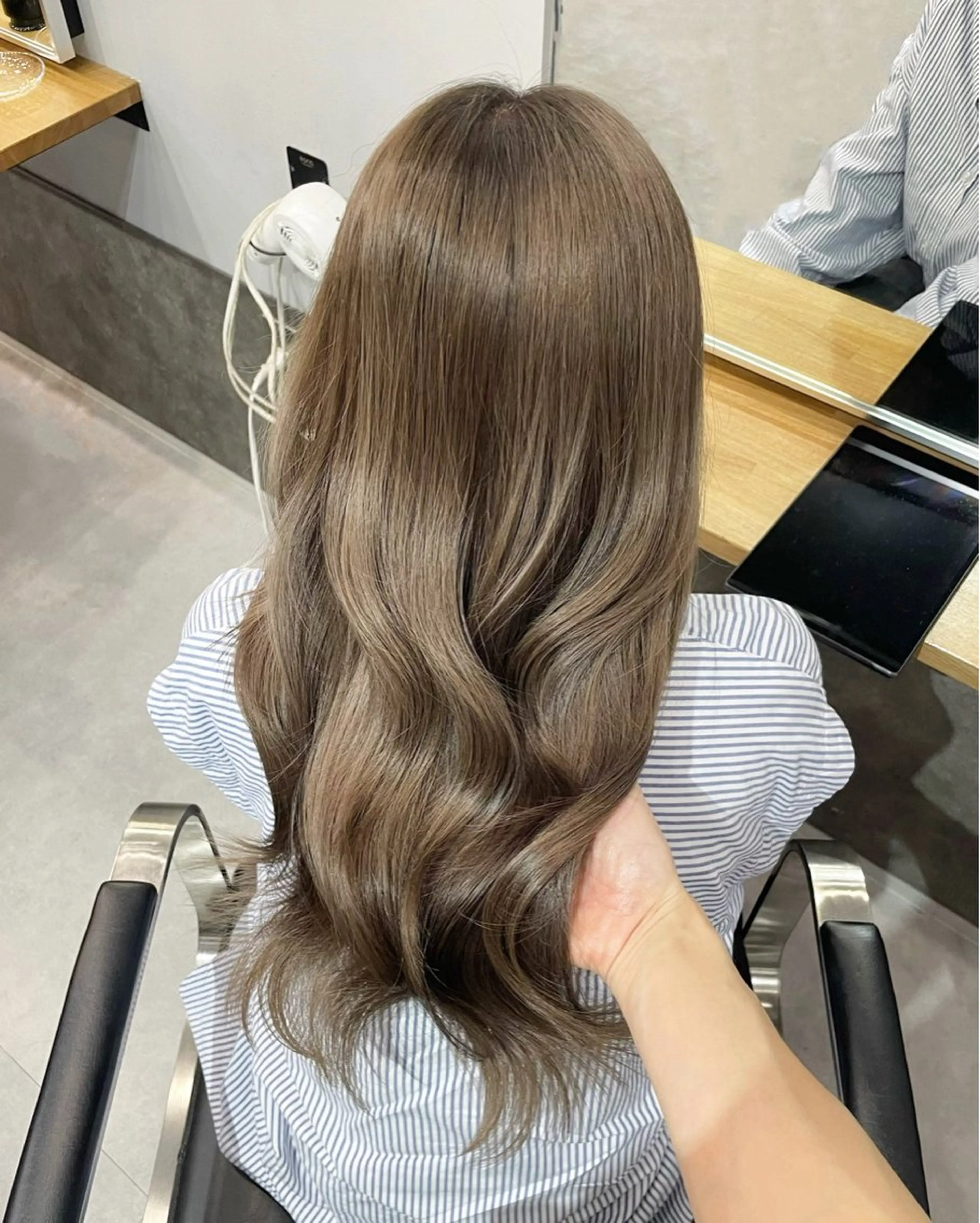 ロング カラー ヘアカラー ミルクティーベージュ ❤︎レイヤー　MIAのヘアスタイル