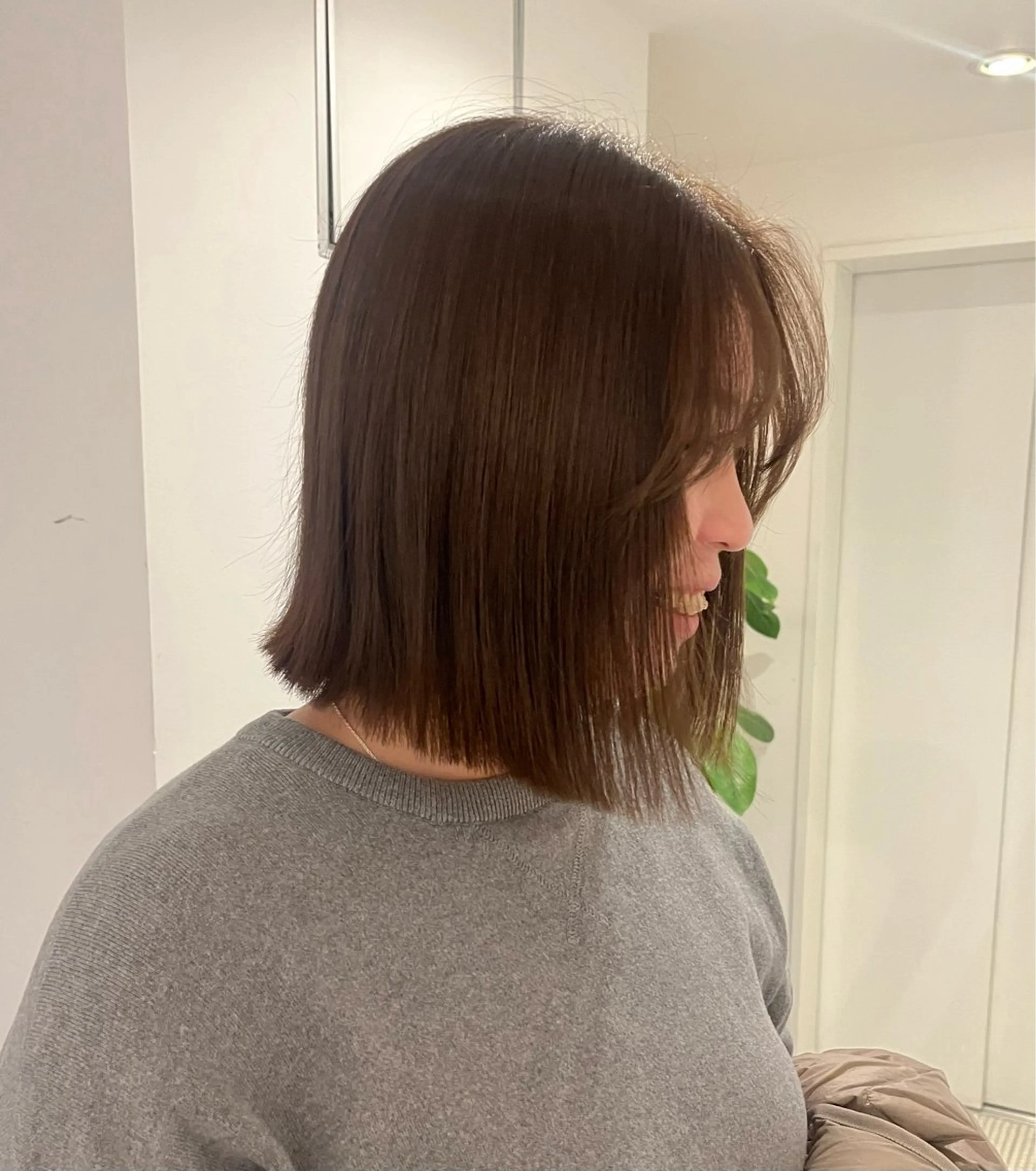 ミディアム カット ヘアカラー トリートメント あやか/ベージュ /透け感カラーのヘアスタイル