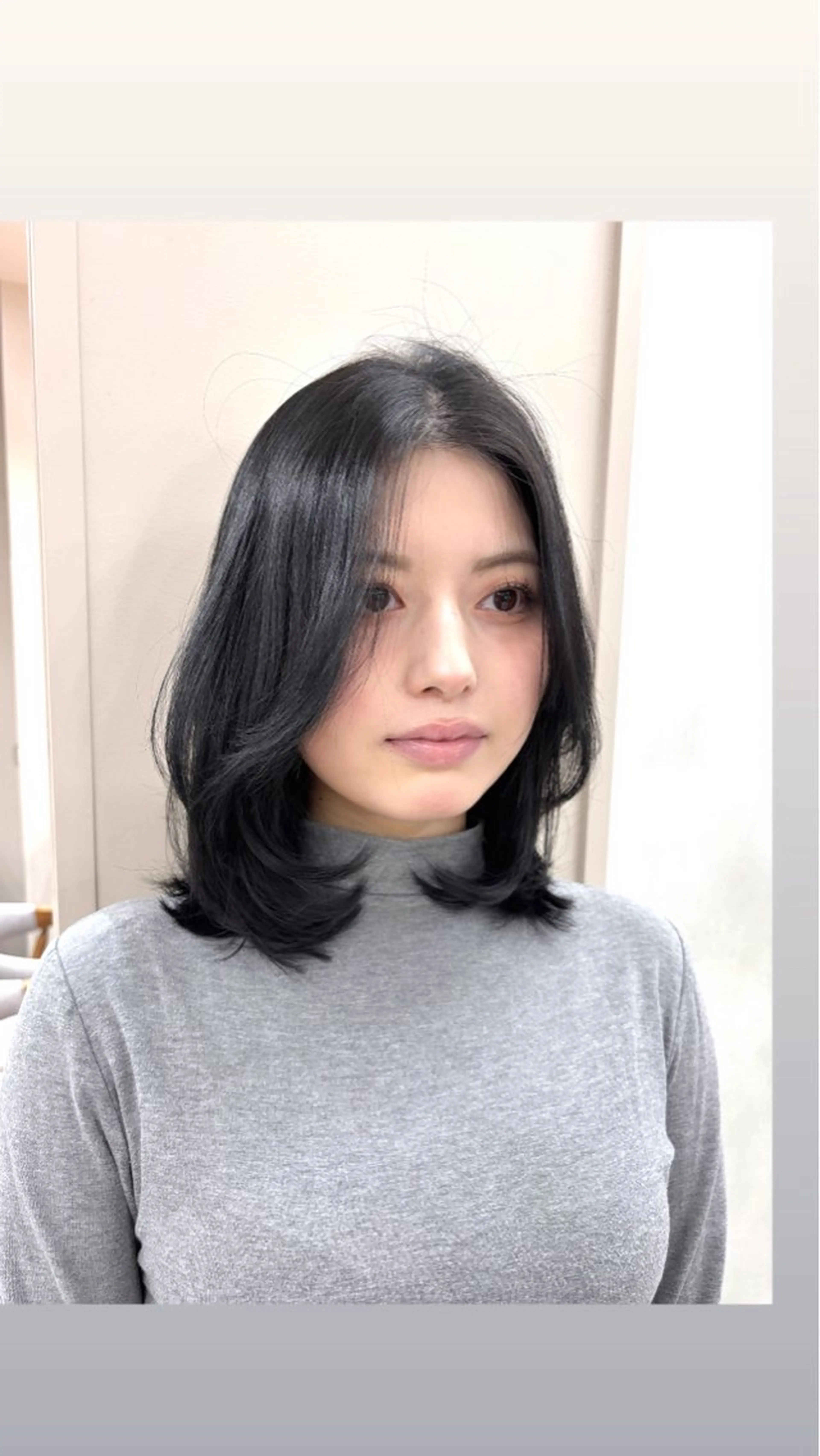 ミディアム ミディアムレイヤー 伸ばしかけ レイヤーカット カット ヘアカラー コトネ🫧 韓国風レイヤーカットのヘアスタイル