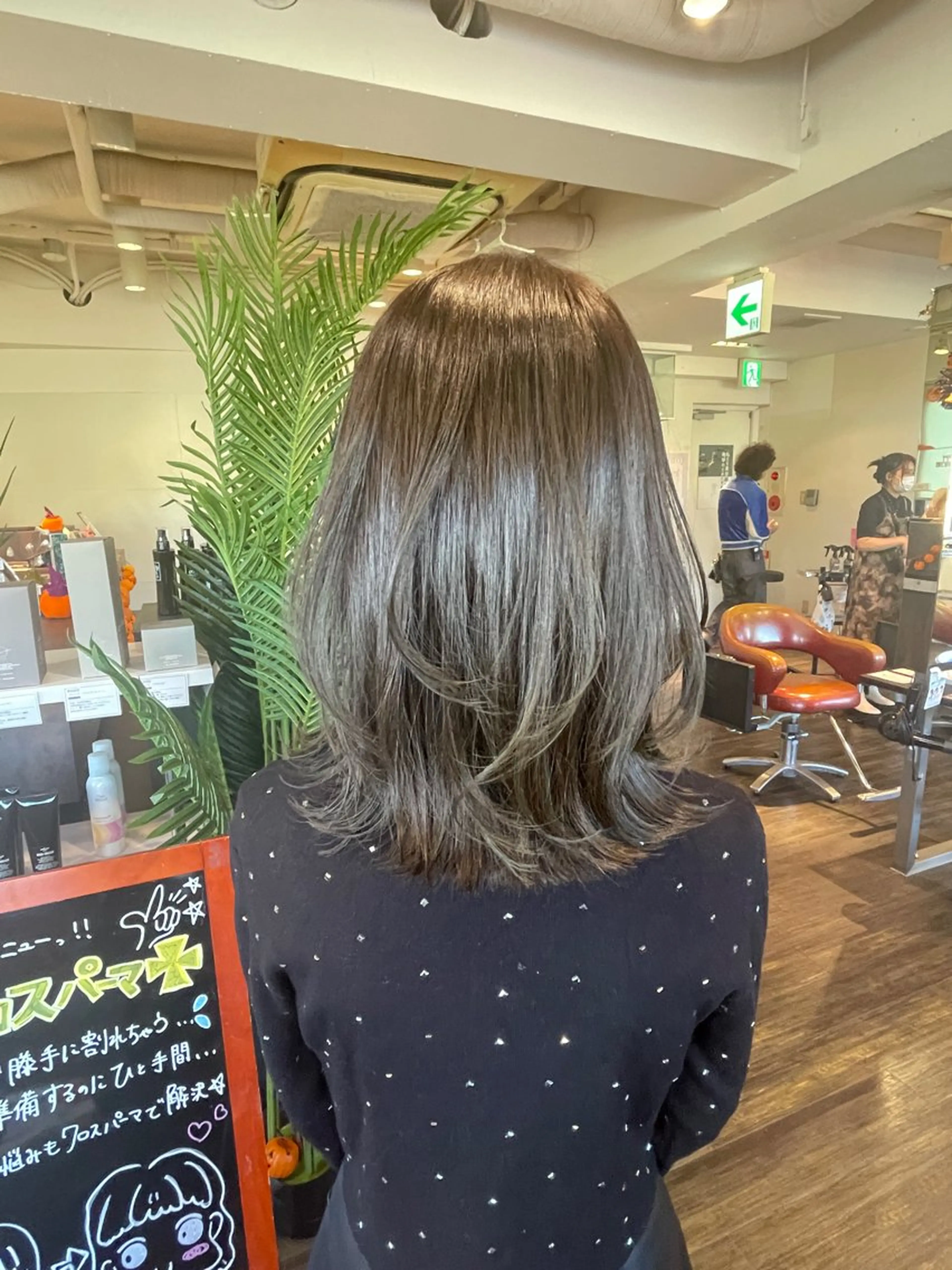 セミロング カラー オリーブグレー レイヤーカット カット ヘアカラー 似合わせヘア🤍 面田法子のヘアスタイル