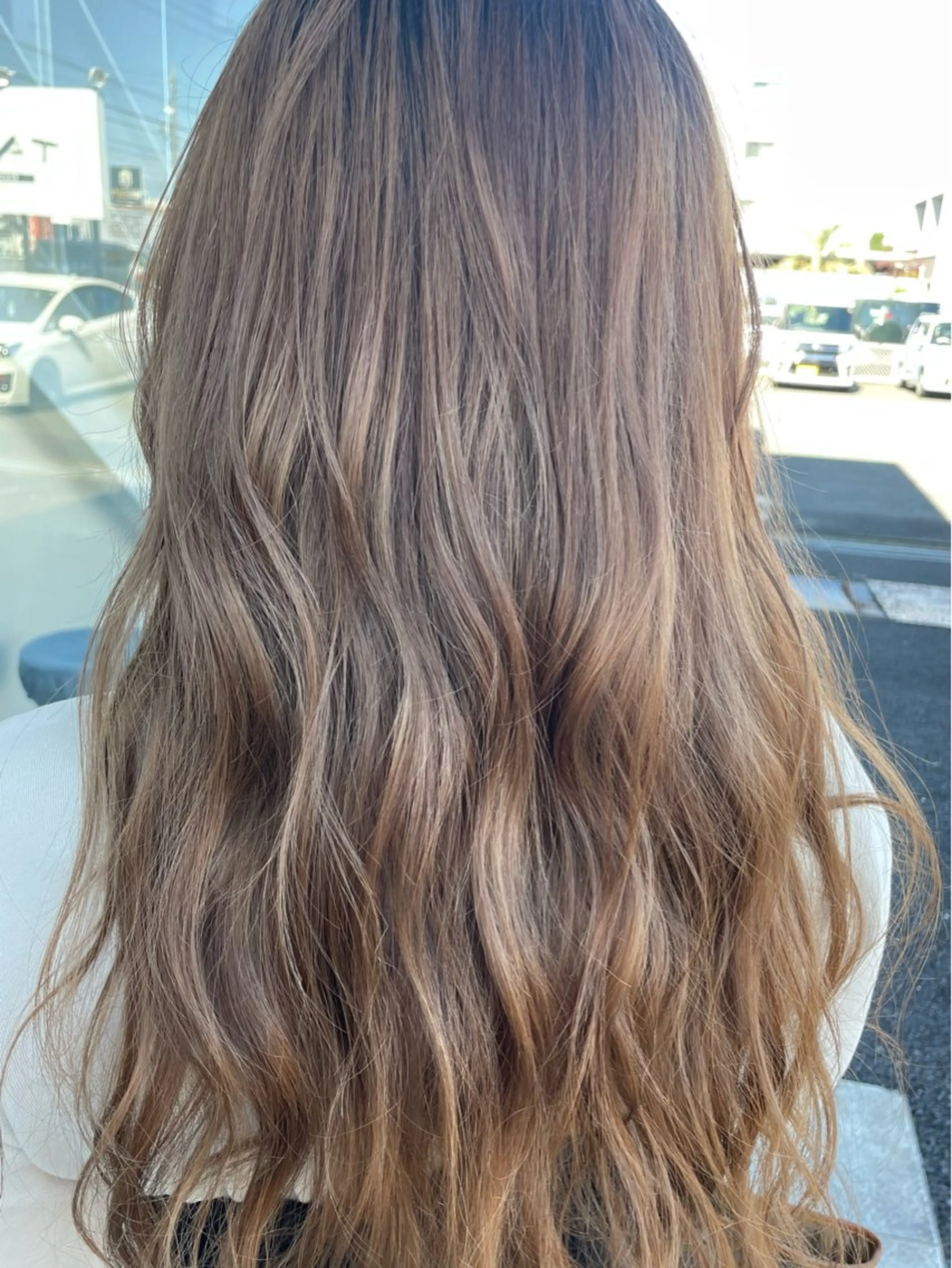 カラー ブリーチ ブラウンカラー ヘアカラー トリートメント ハイトーン、ブリーチ 🤍足立里湖のヘアスタイル