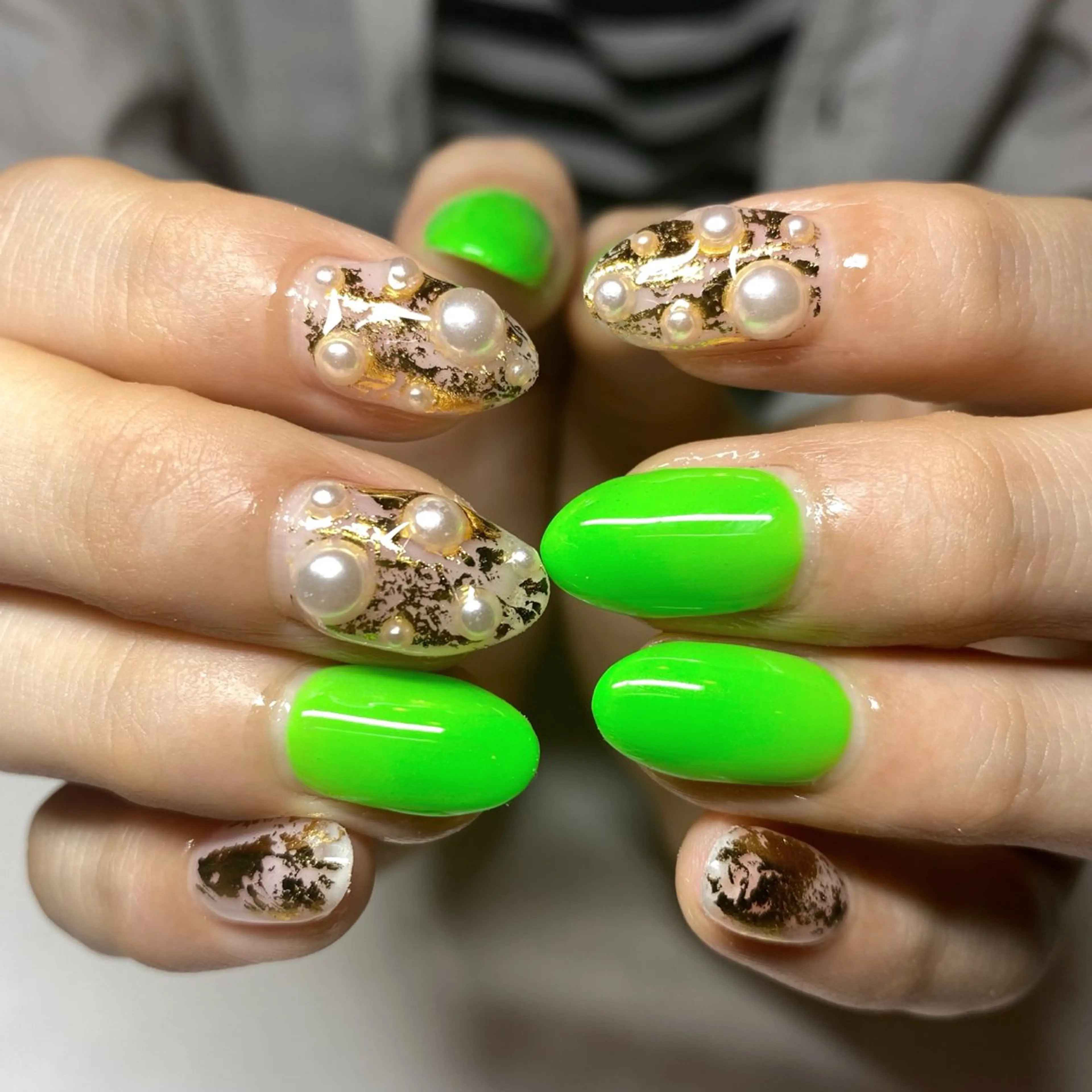 ネイル グリーン ハンドネイル Nails VINATIのネイルデザイン