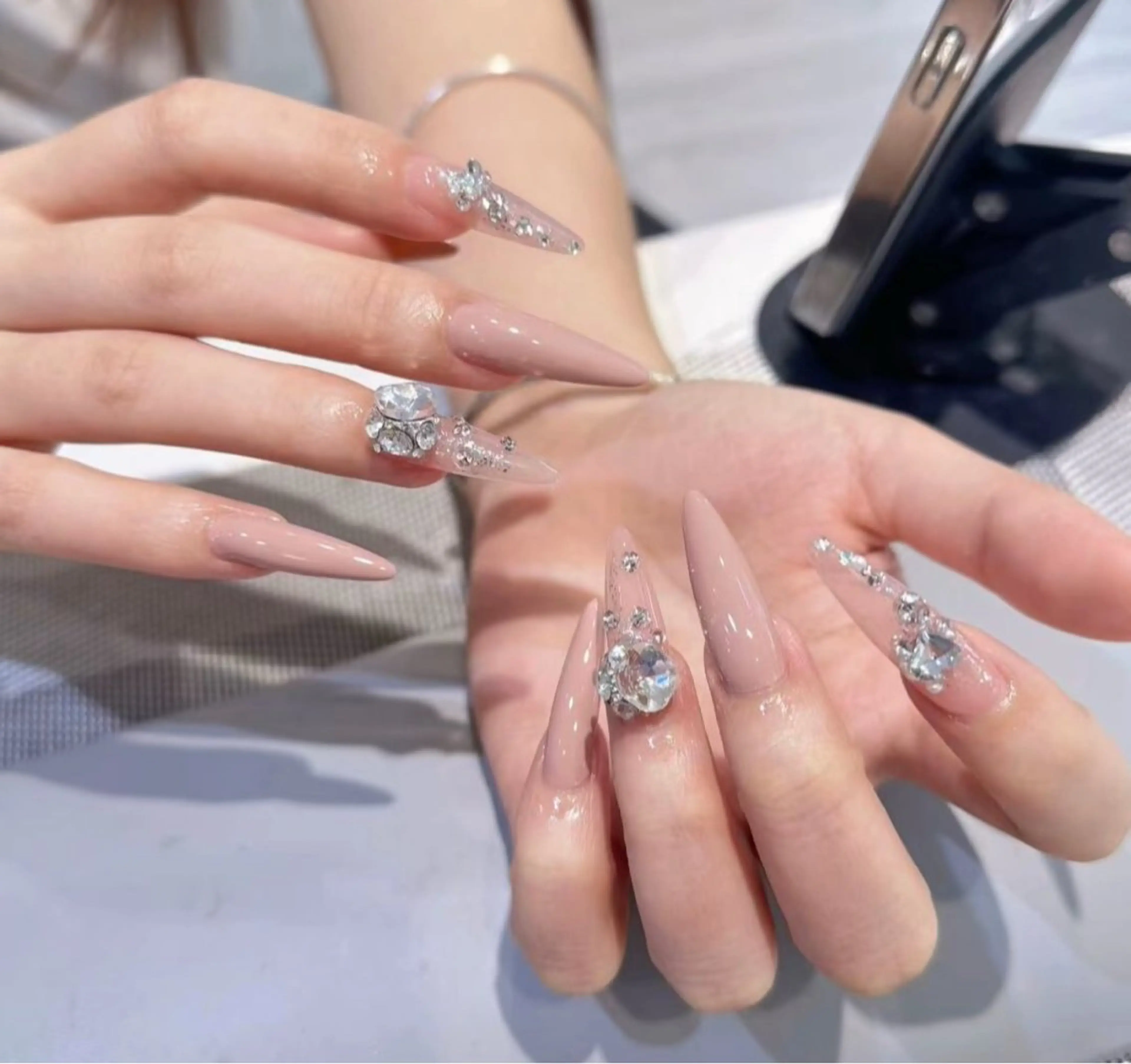 ネイル ジェルネイル キラキラネイル ワンカラーネイル シンプルネイル ストーンネイル MIYUKI Salonのネイルデザイン