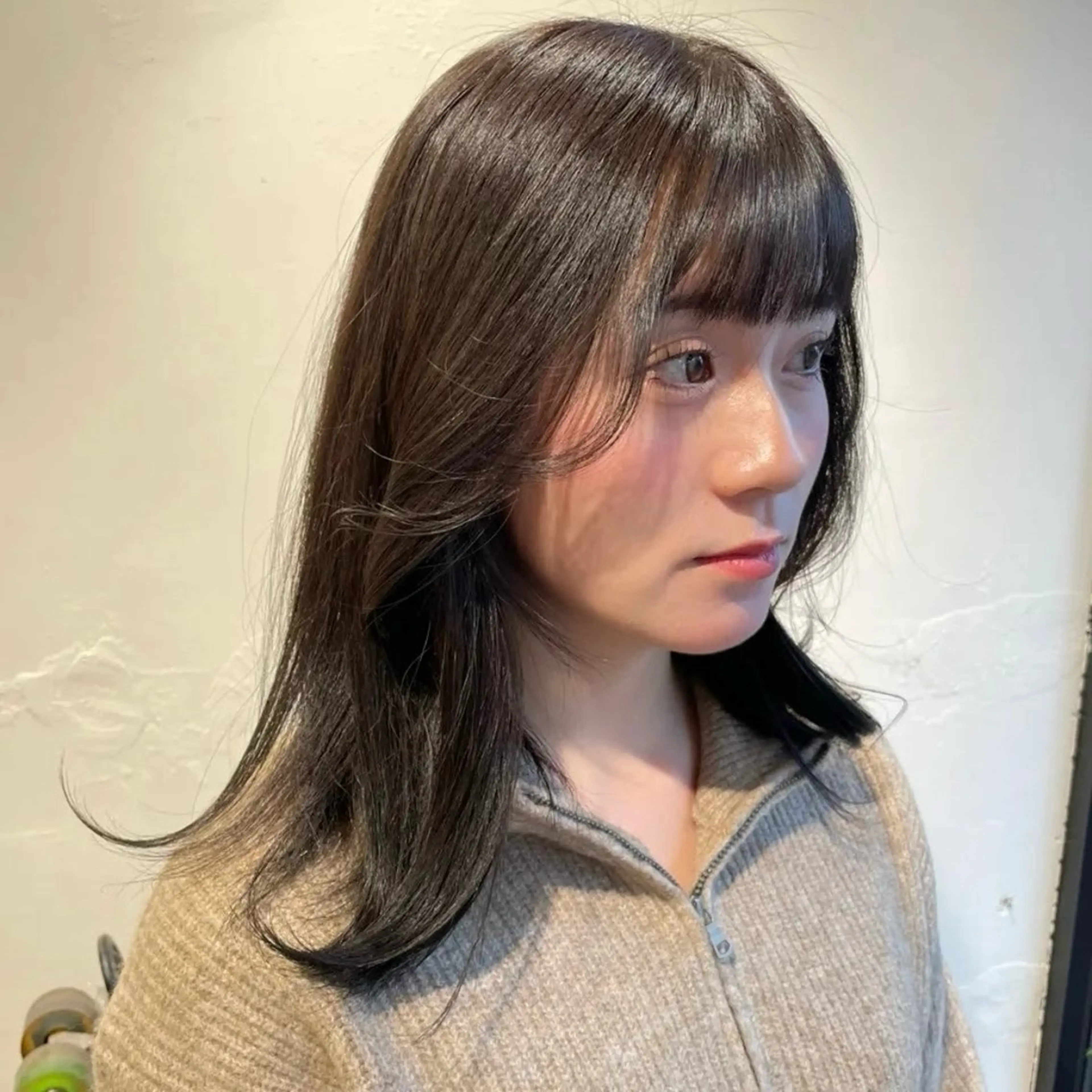 ミディアム カラー ヘアカラー 飯島朋香 オリーブベージュ🌿のヘアスタイル