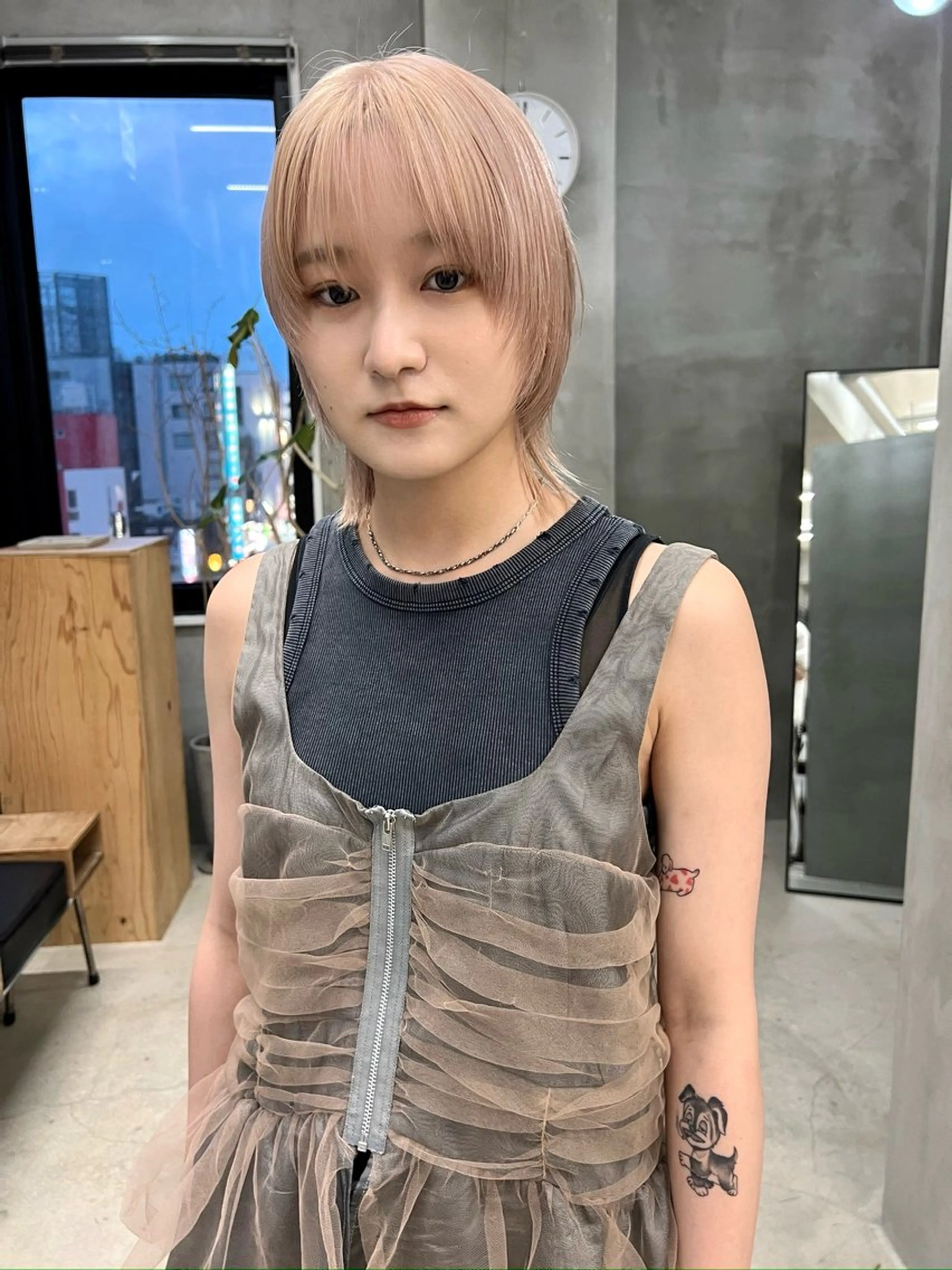 ショート カラー ベージュカラー ミルクティーベージュ カット ヘアカラー トリートメント ブリーチ/似合わせ カット🦕Kaitoのヘアスタイル