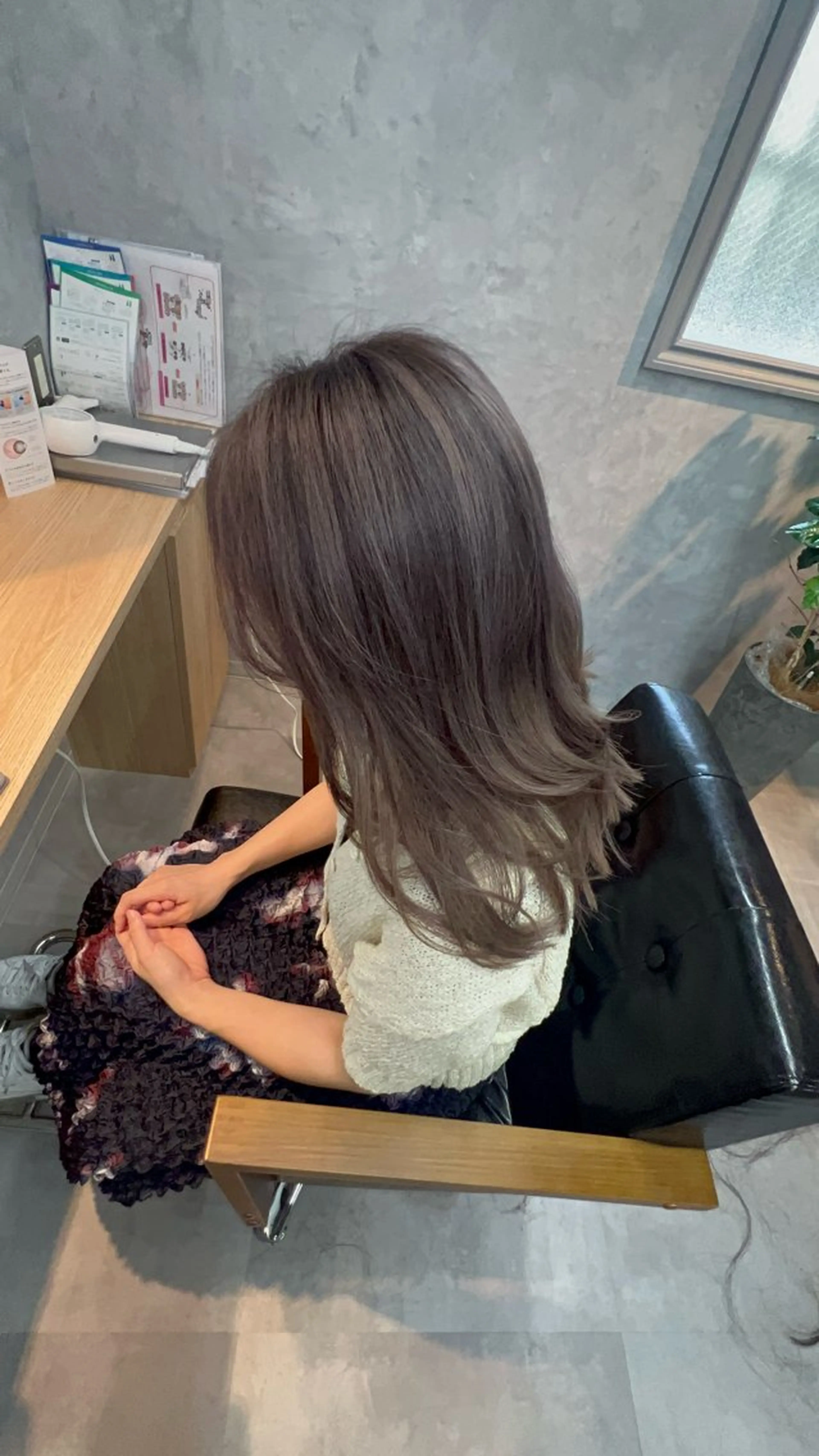 ロング ヘアカラー motoトップカラー リスト/ブリーチカラのヘアスタイル