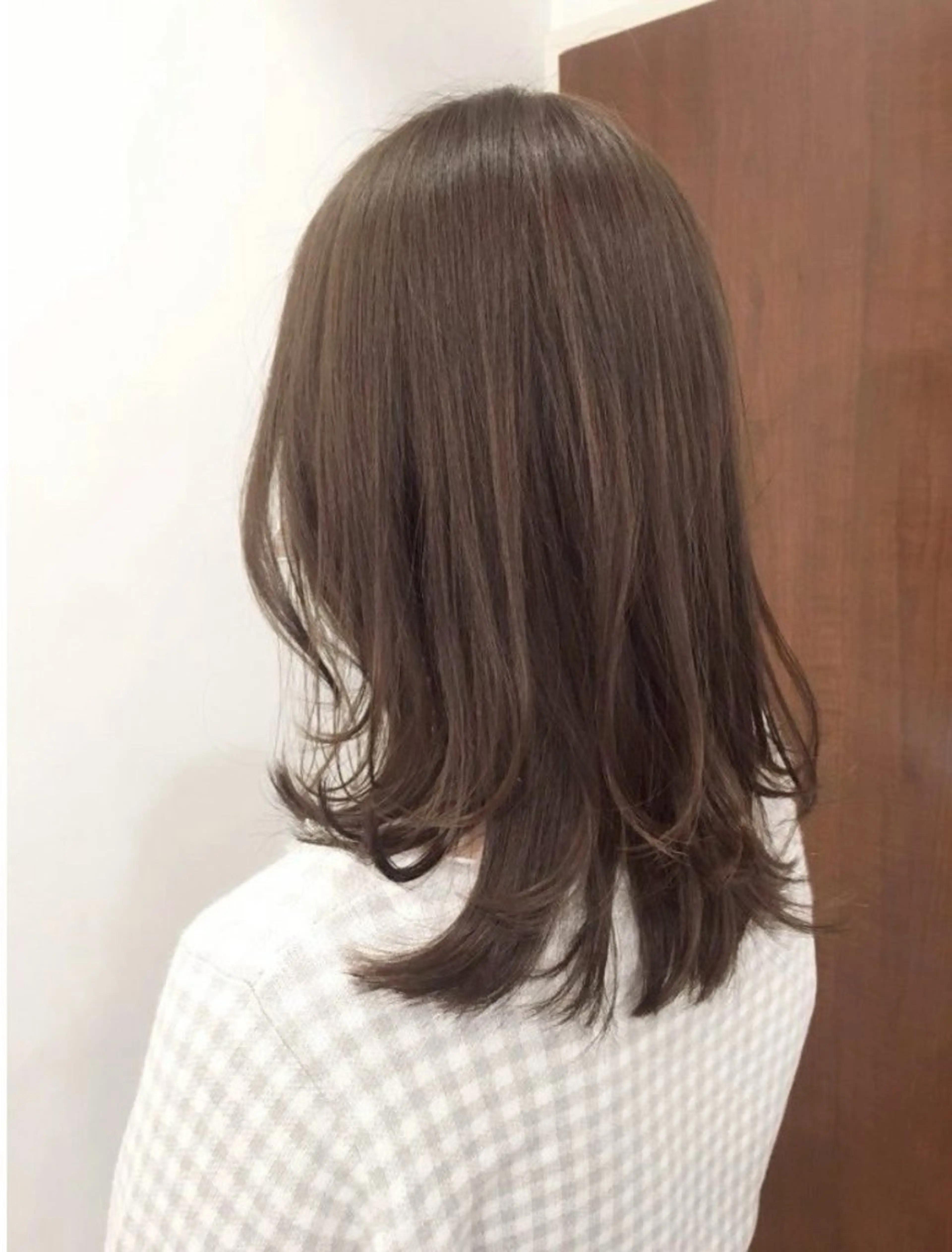 セミロング 須原 華那子のヘアスタイル