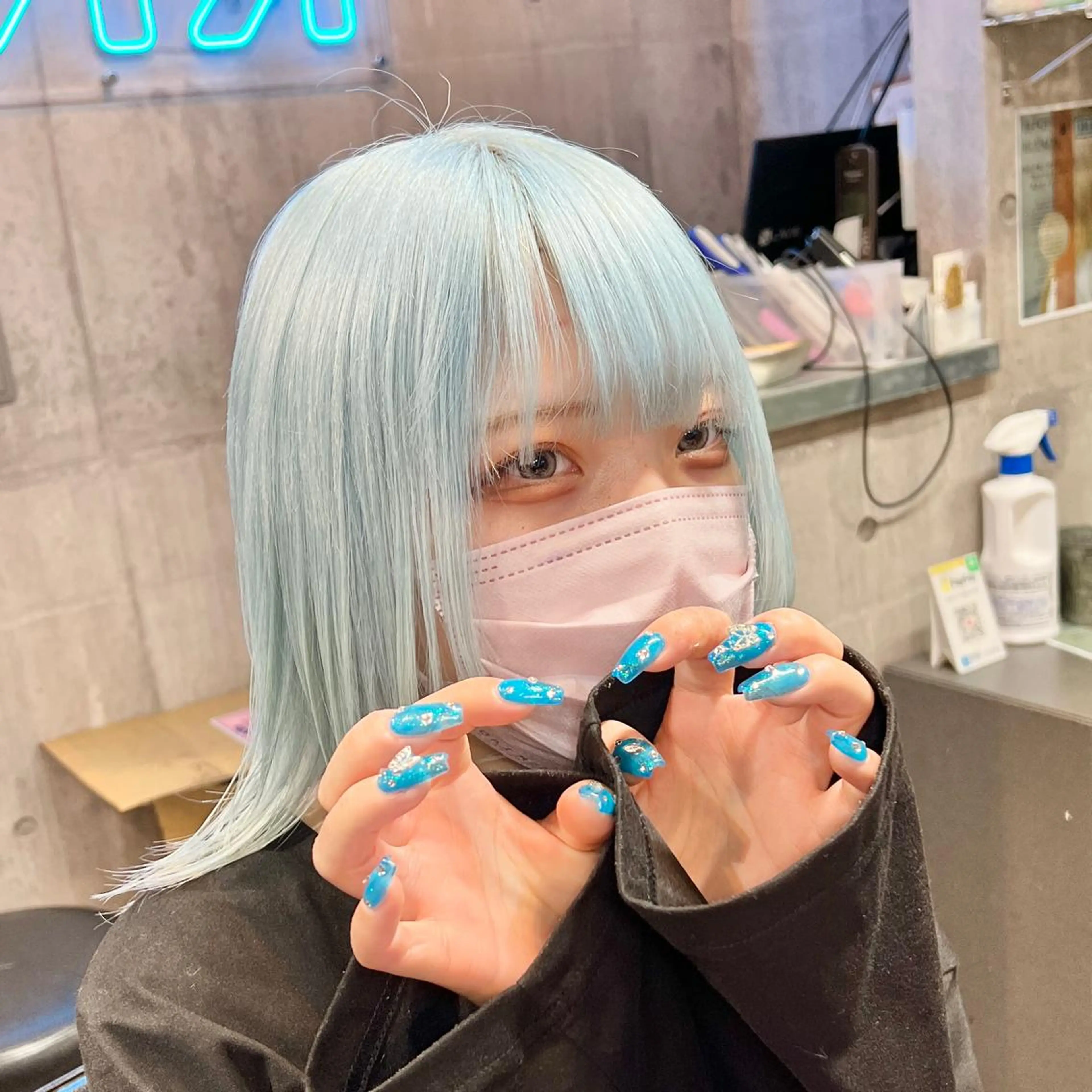 ミディアム カラー ブルーカラー ウルフカット ヘアカラー トリートメント 🔥複雑履歴ブリーチ の天才たってぃー🔥のヘアスタイル