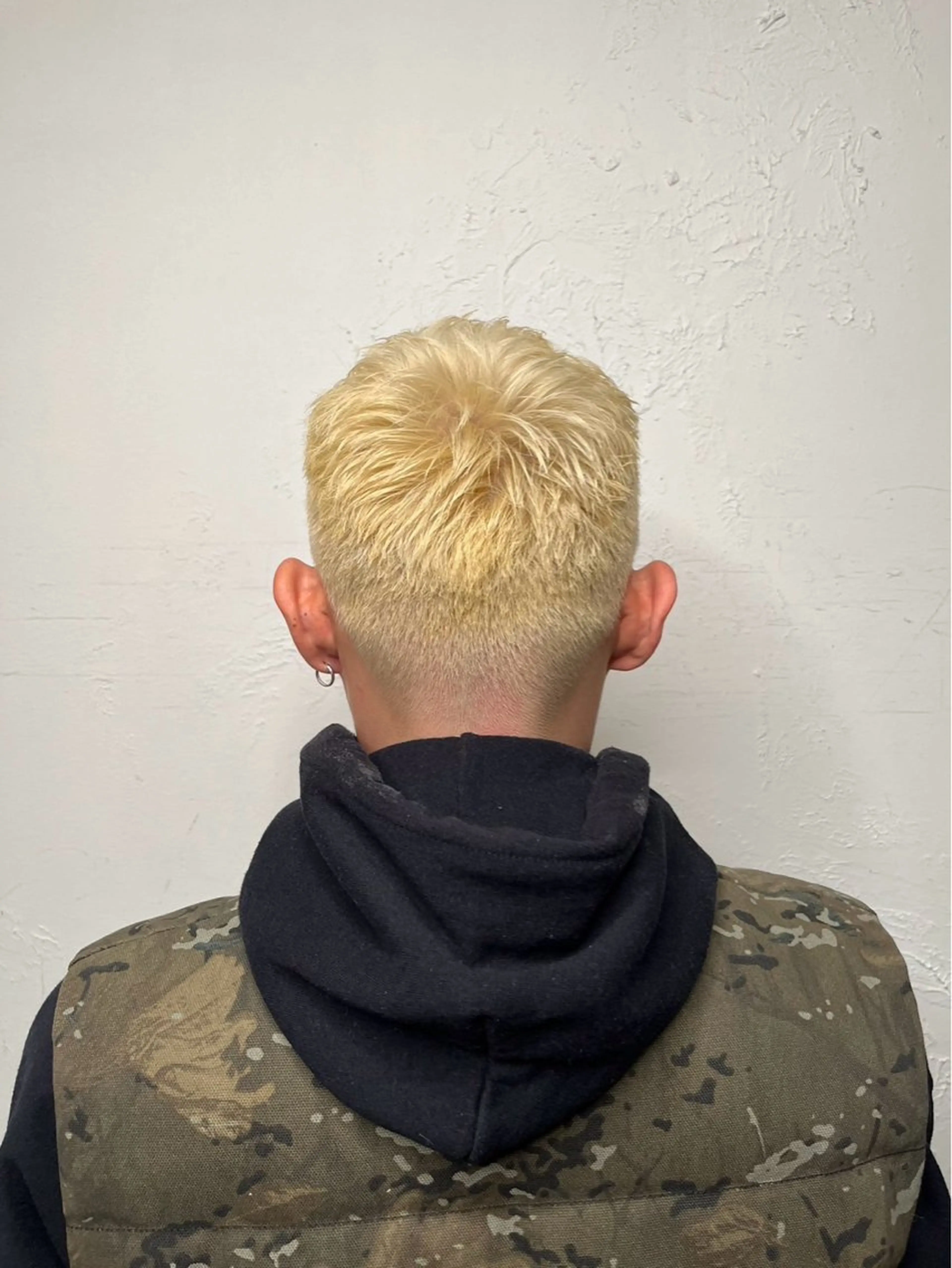 ショート カラー メンズ メンズブリーチ センターパート ダウンパーマ フェードカット メンズハイライト カット ヘアカラー トリートメント 💈メンズ特化💈 TASUKUのヘアスタイル