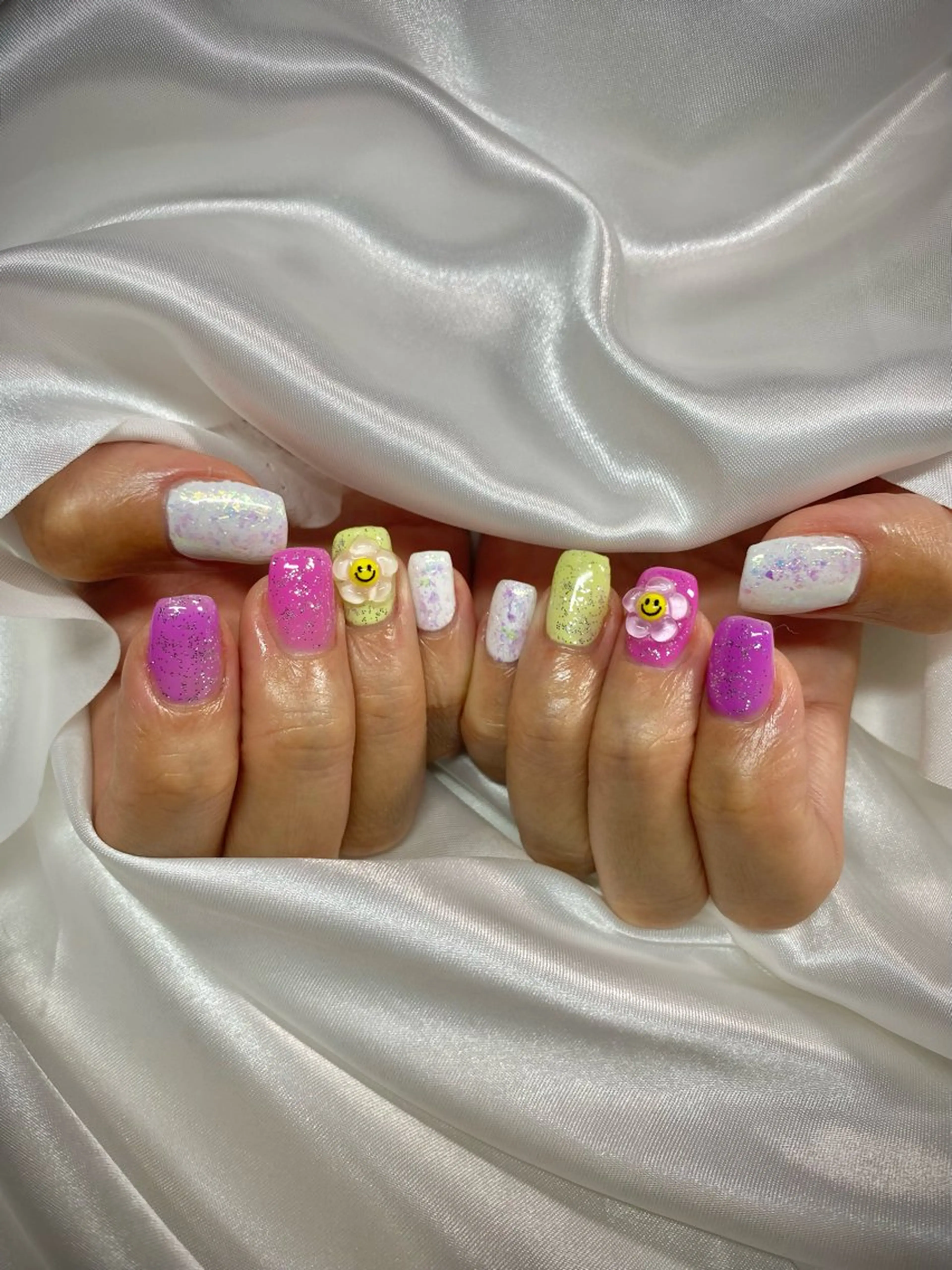 ネイル フラワーネイル ハンドネイル デコパーツが得意♪ ネイル/眉毛/エステの眉毛・アイブロウイメージ