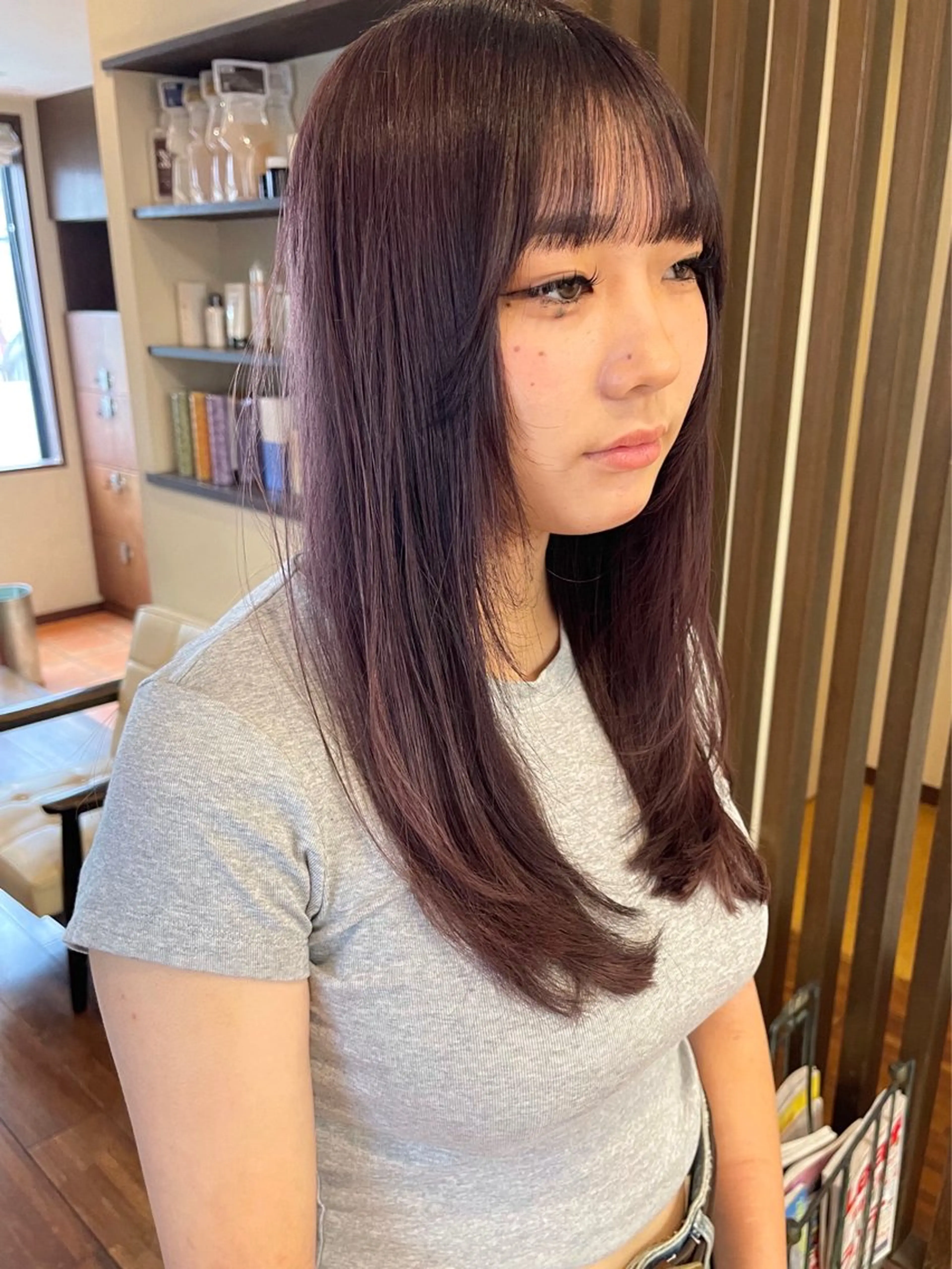 ロング カラー バイオレットカラー カット ヘアカラー トリートメント 髪質改善ｶﾗｰ ｹｱﾌﾞﾘｰﾁ/ﾀﾑのヘアスタイル