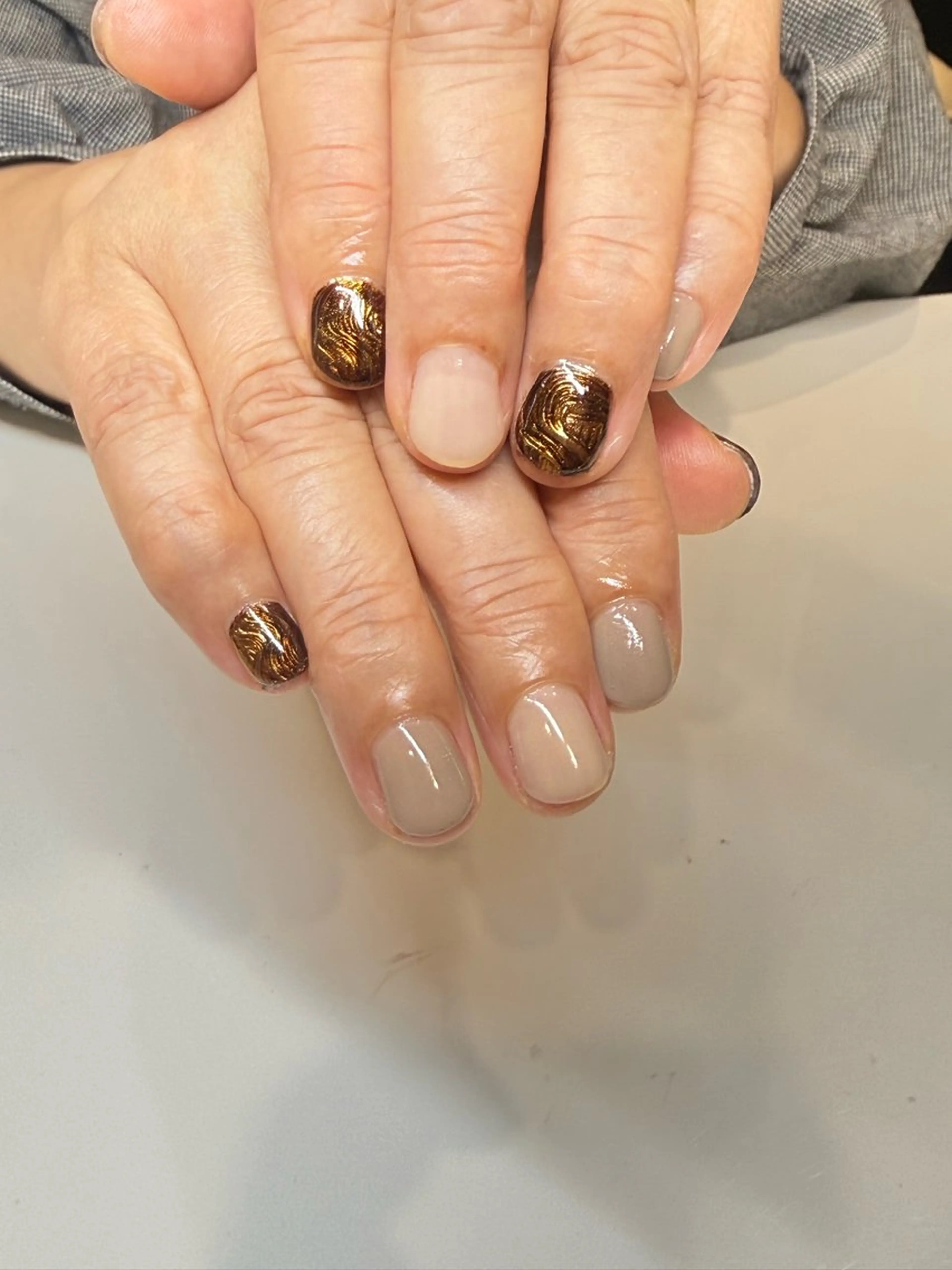 ネイル ゴールド ハンドネイル Re:New所属・t chikaのネイルデザイン