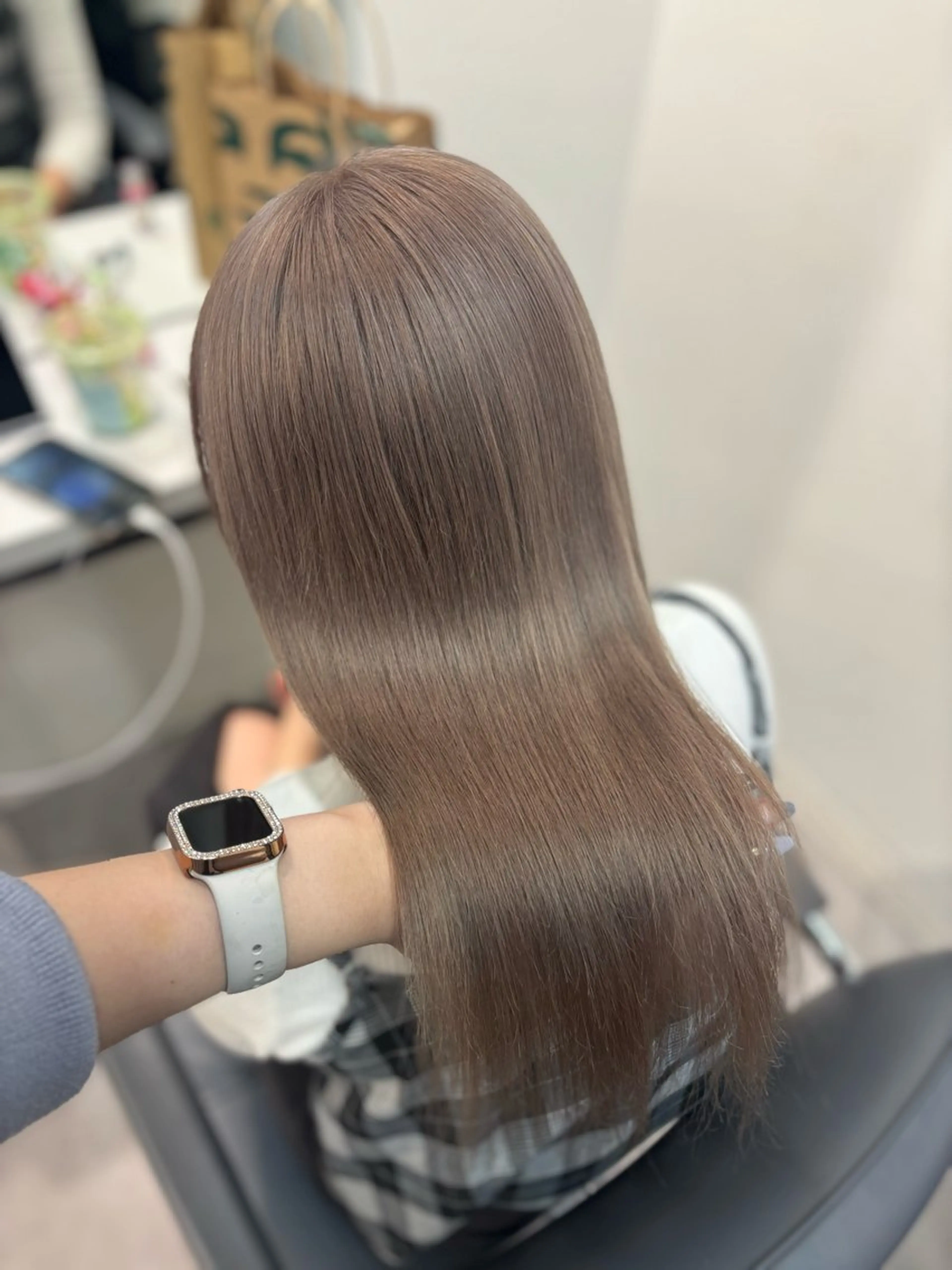 セミロング Minami 艶カラー✨️/渋谷のヘアスタイル