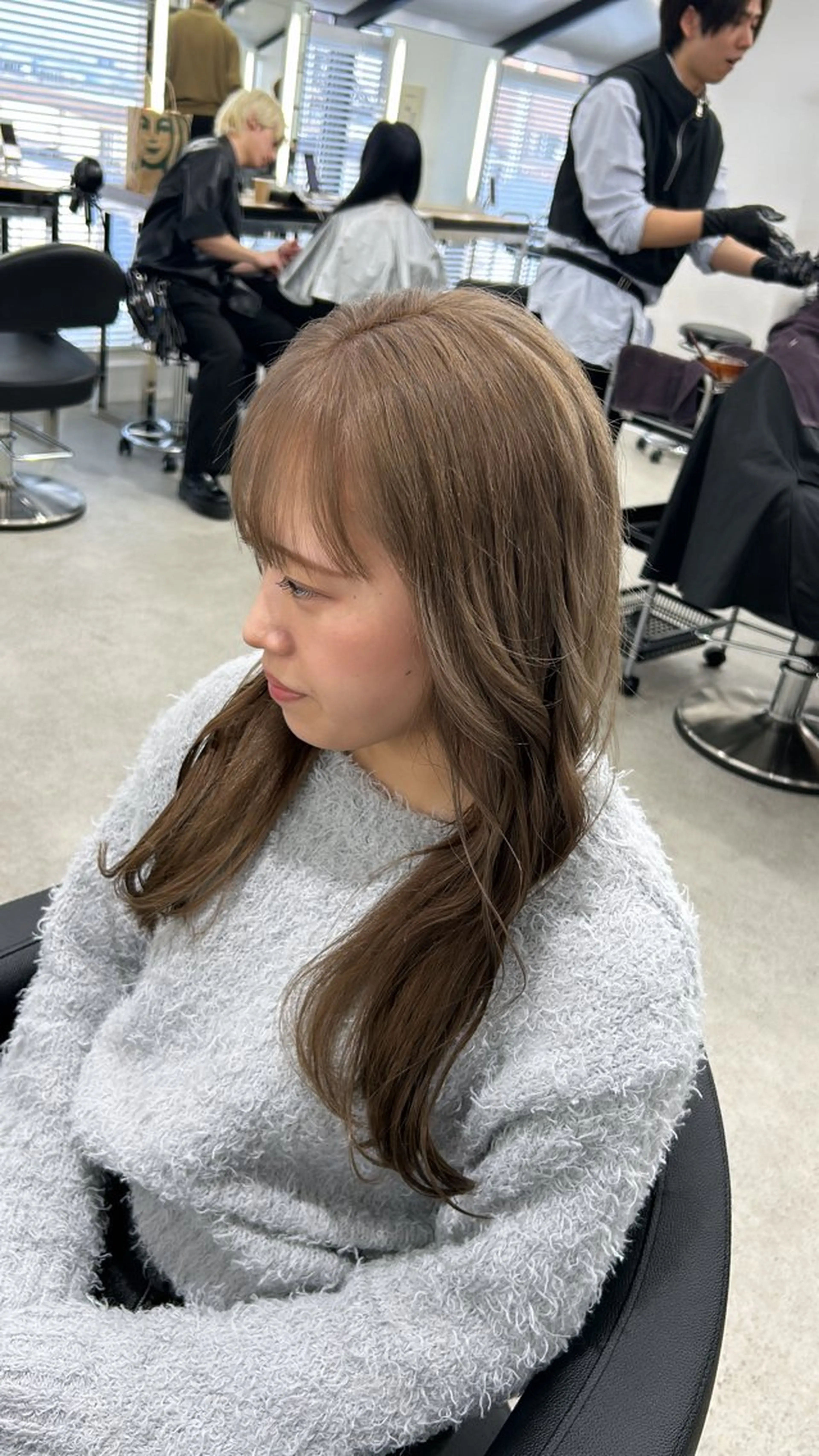 ロング メンズ ヘアカラー 艶感ミルクティー🤍 色落ち綺麗🤍ともやのヘアスタイル