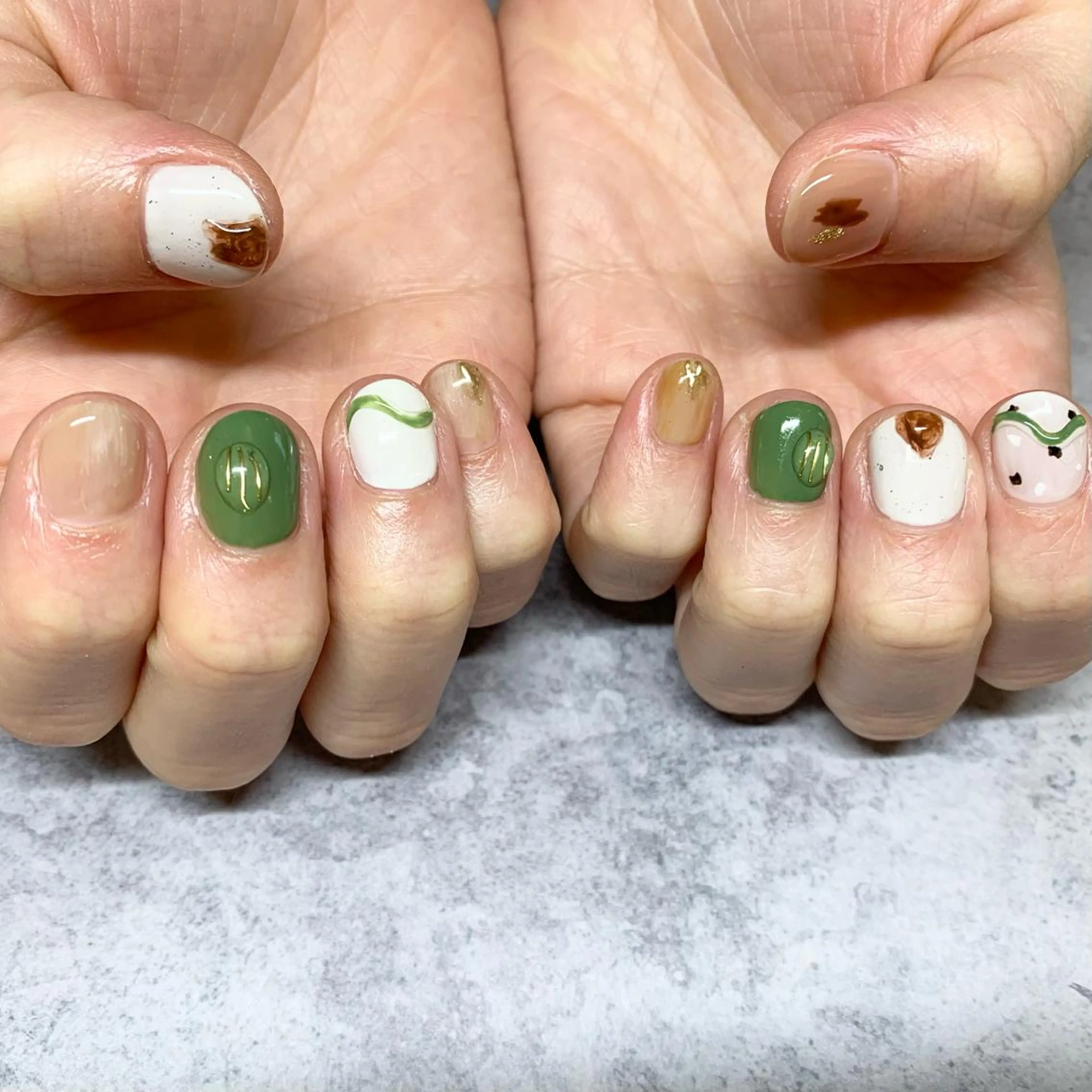 ネイル ハンドネイル ウシク ミユキのネイルデザイン