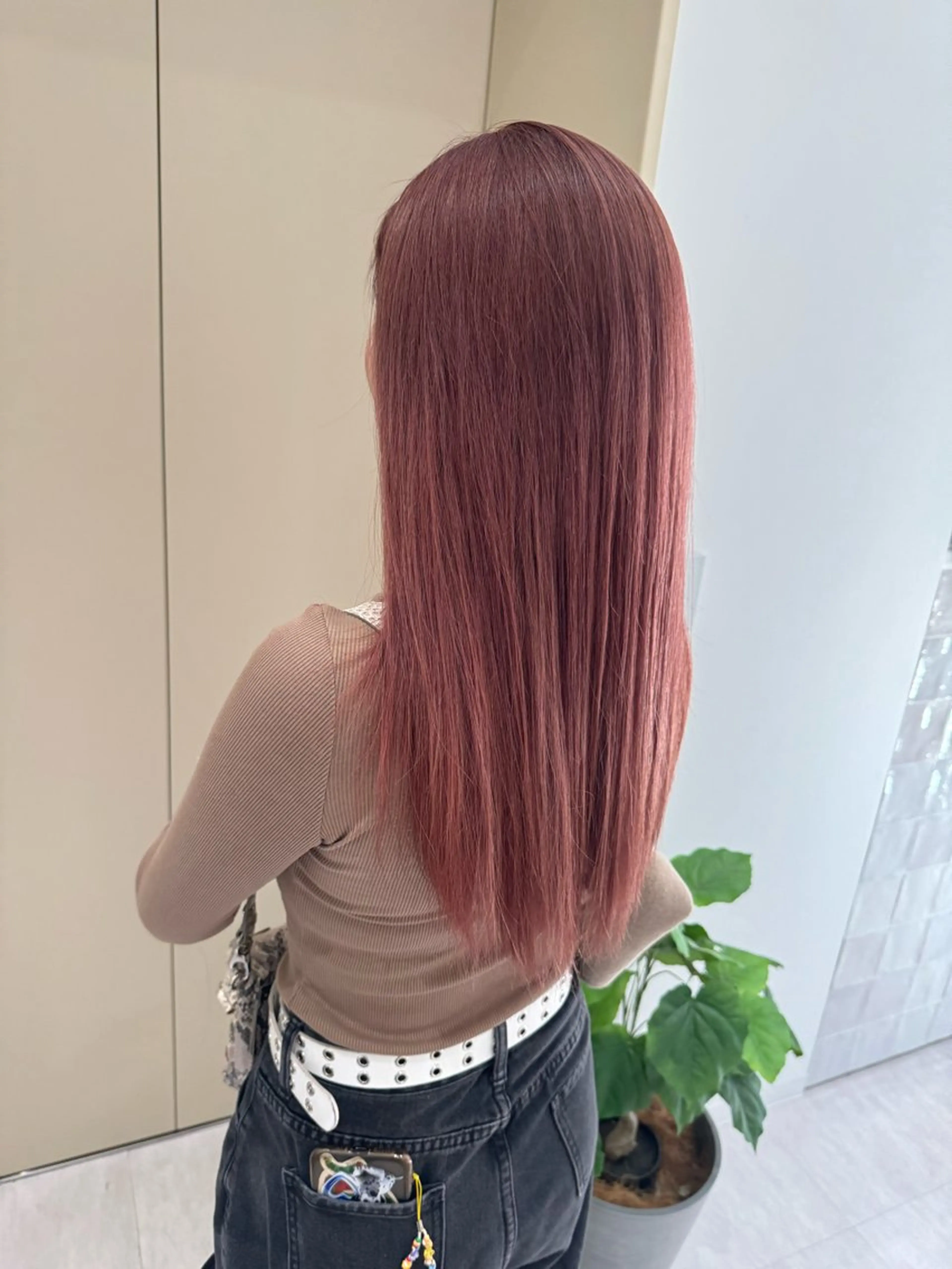 ロング カラー ベージュカラー ブリーチ ダブルカラー グラデーションカラー ピンクカラー ヘアカラー 透け 艶感カラー 顔周り 齊木 勇人のヘアスタイル