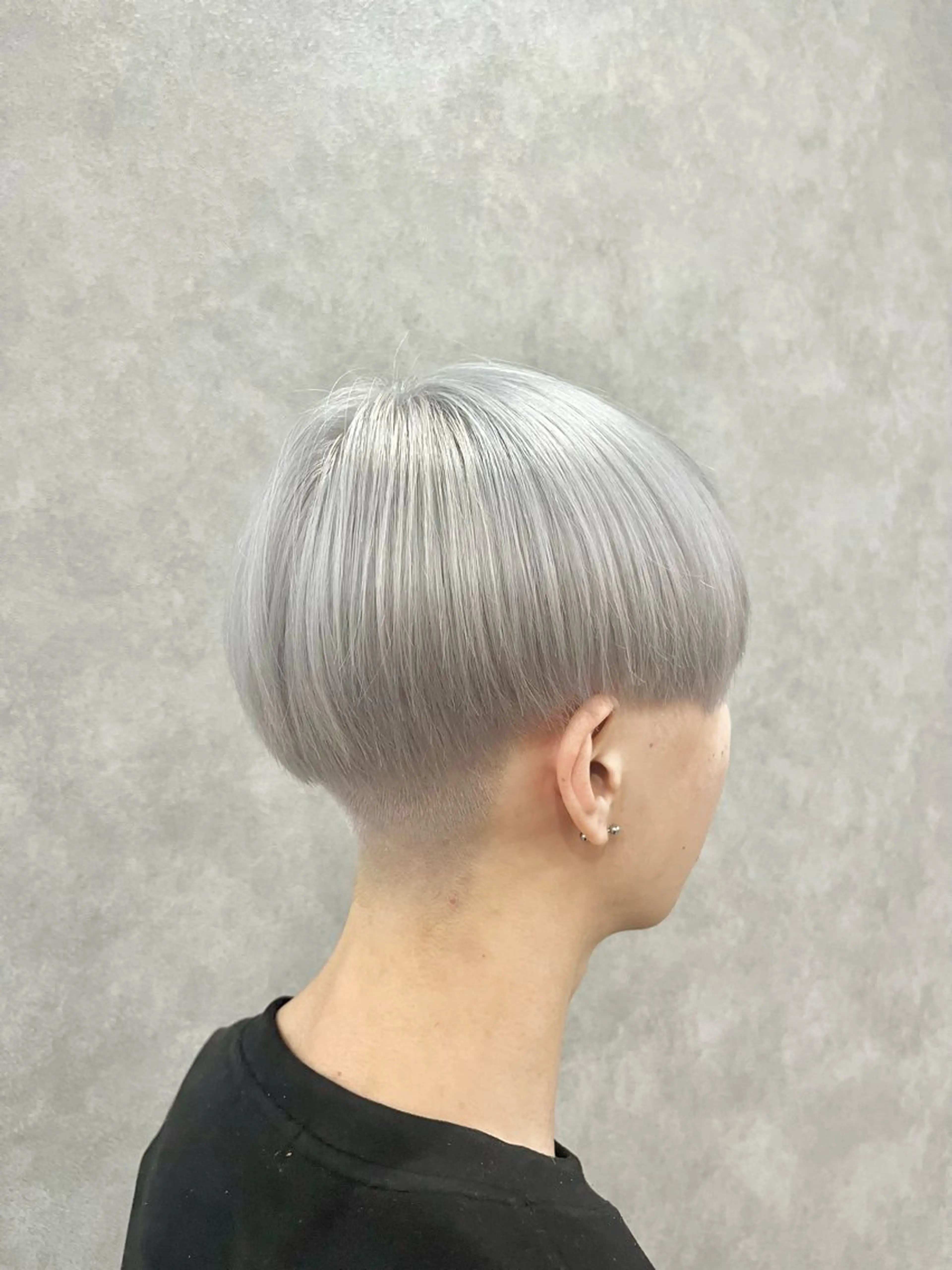 カラー メンズ マッシュ シルバー ホワイトシルバー ヘアカラー FUJINO RYOのヘアスタイル