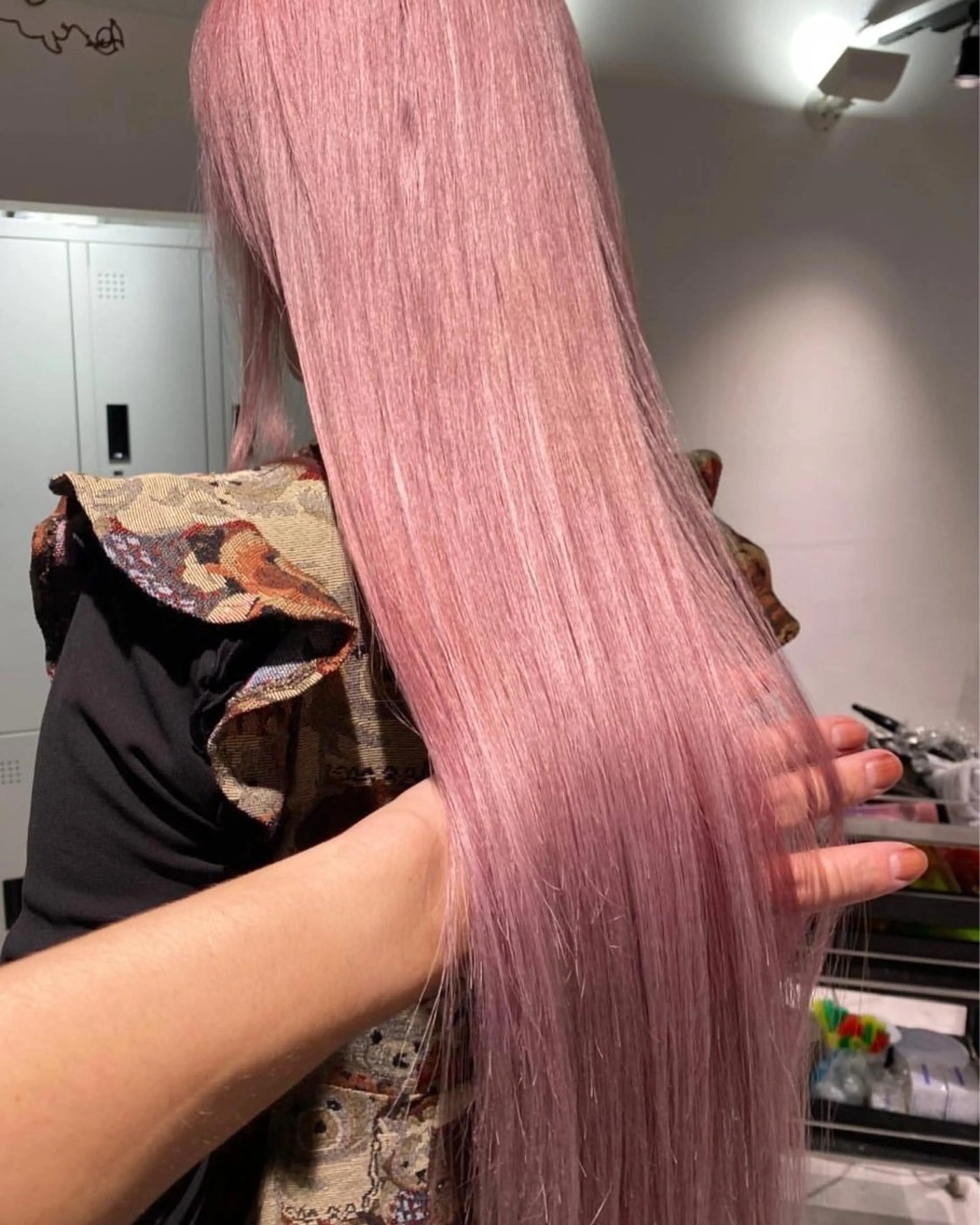 ロング カラー ブリーチ ピンクカラー ホワイトピンク カット ヘアカラー トリートメント CHERIEブリーチ ダブルカラー　天神のヘアスタイル