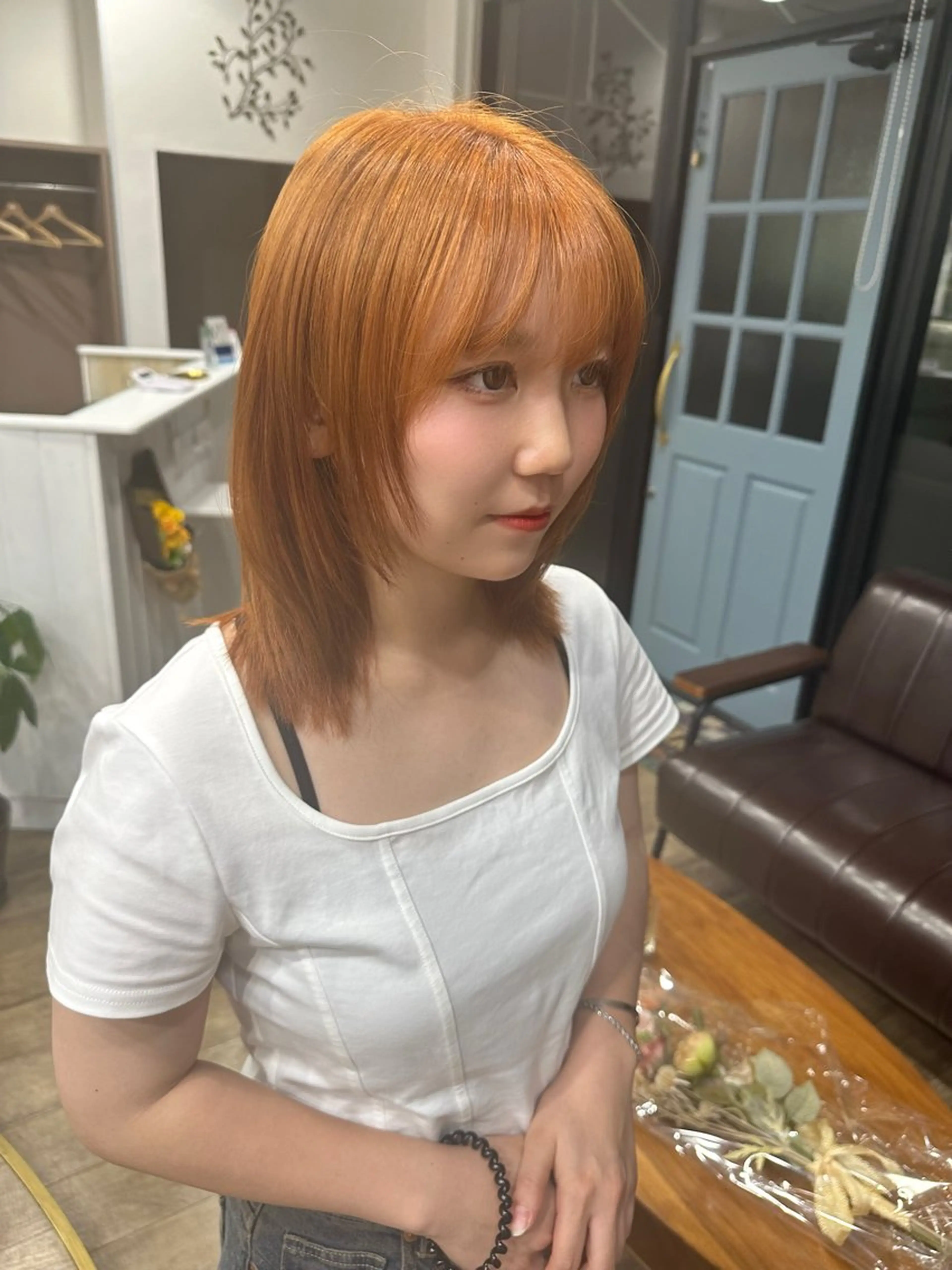ミディアム カラー パーマ ヘアアレンジ オレンジ 顔まわりレイヤー レイヤーカット カット ヘアカラー トリートメント VIVIE【ヴィヴィ】所属・髪質改善/韓国風 レイヤー/田村祐樹のヘアスタイル