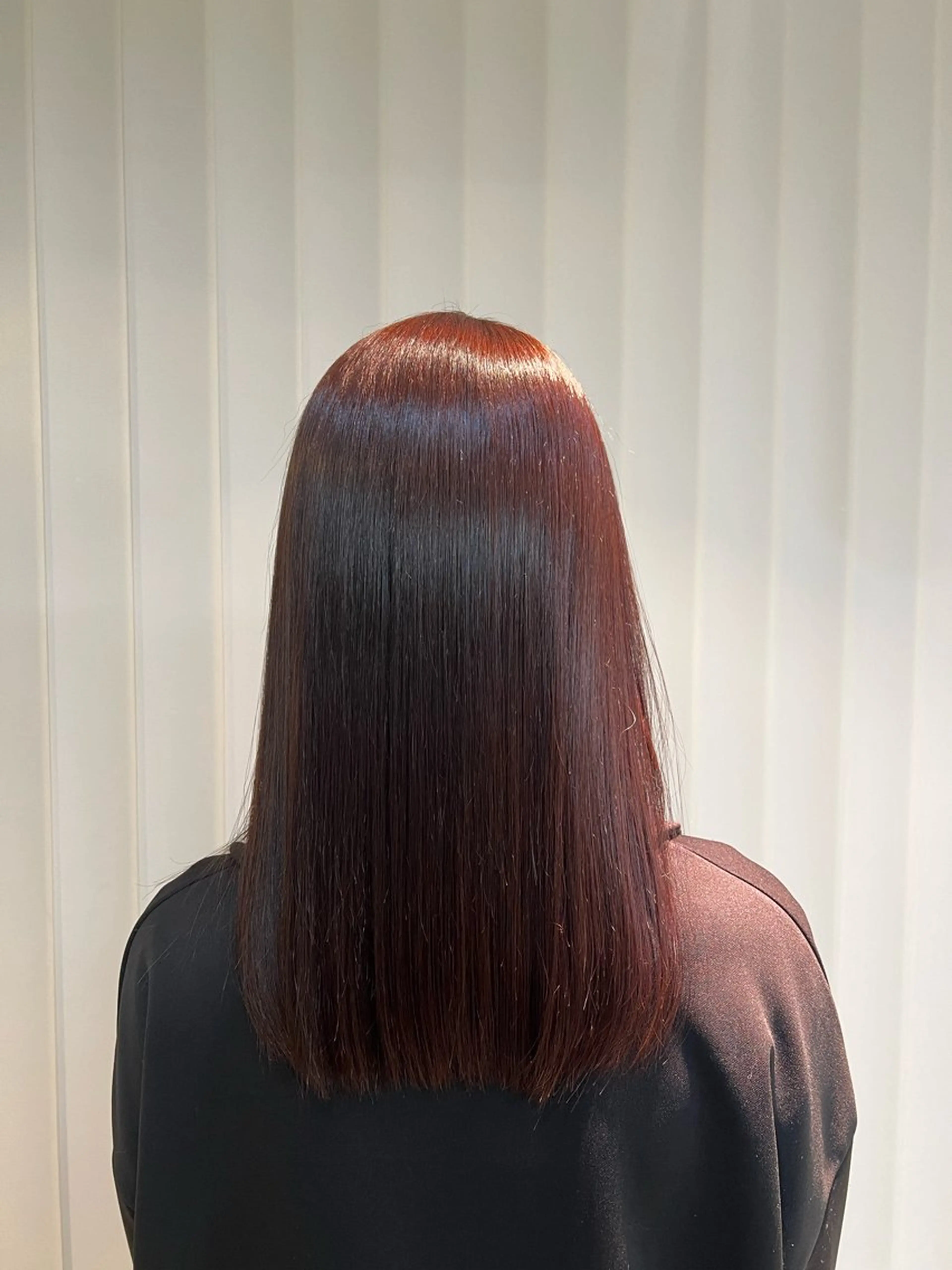 セミロング カラー 伊藤 杏奈のヘアスタイル