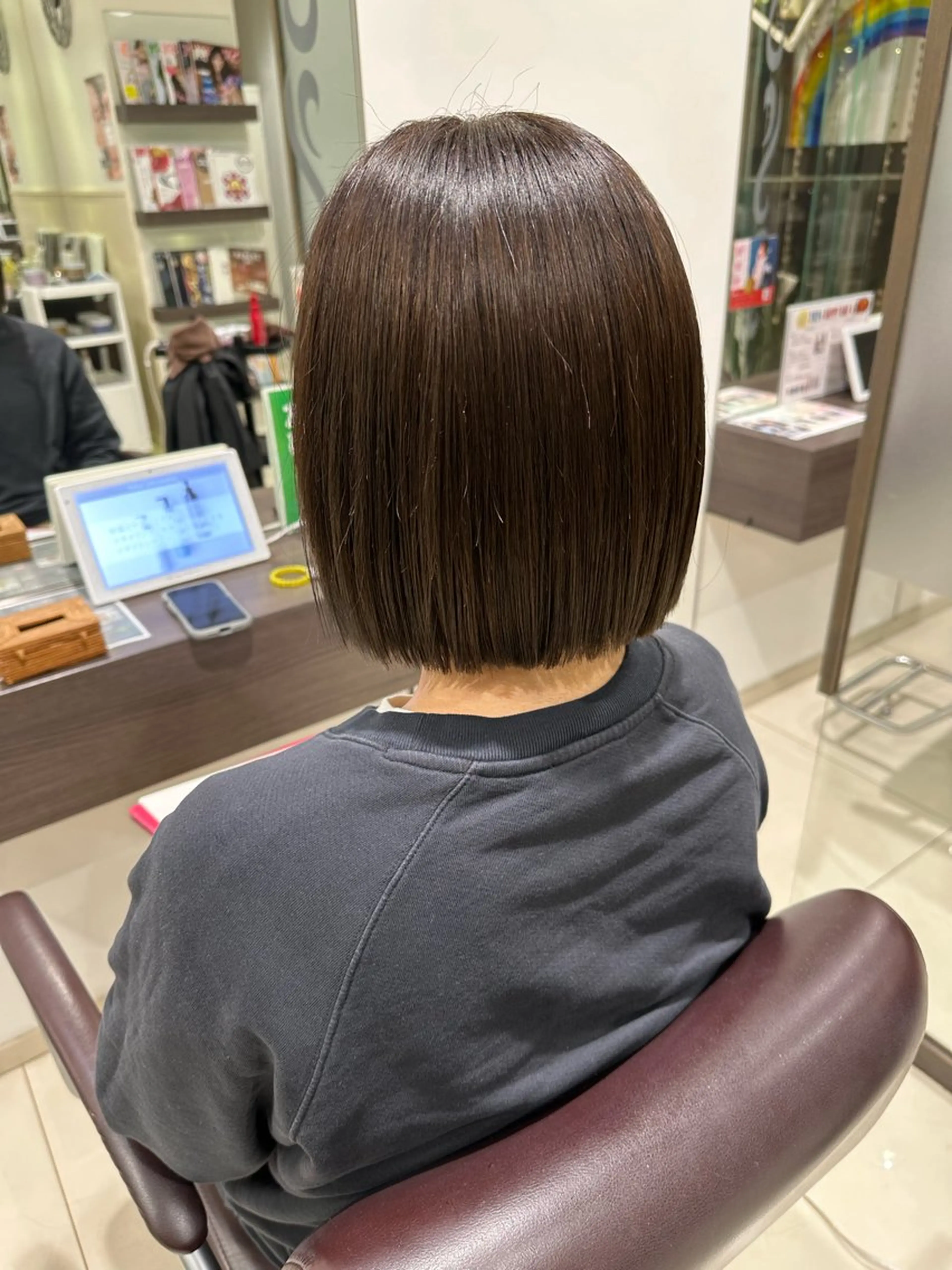 ショート カラー 切りっぱなしボブ ボブ カット ヘアカラー ハイトーン/艶カラー /透明感カラー/みなのヘアスタイル