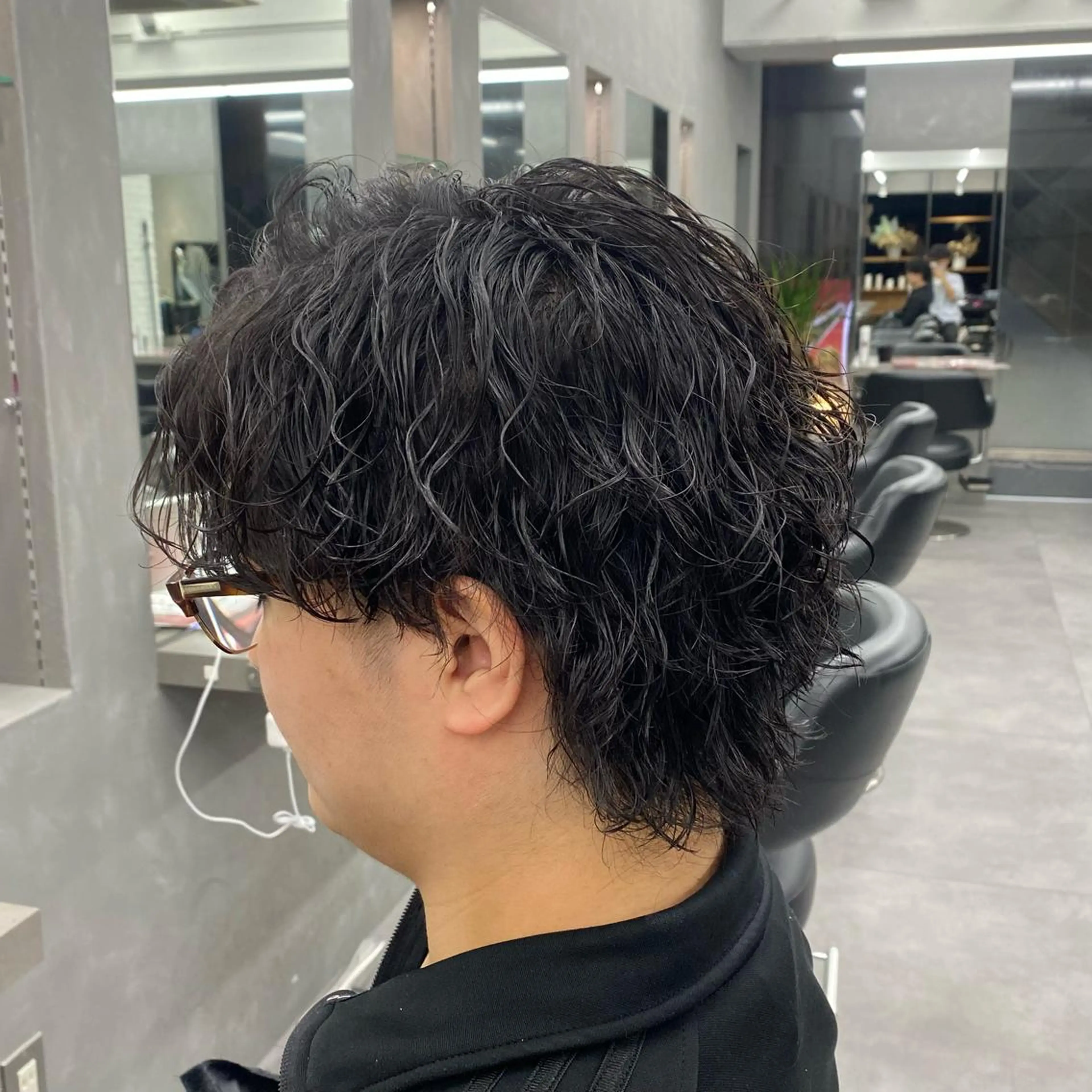 ミディアム パーマ ミディアムパーマ ウルフカット 🌀メンズパーマ🌀 縦落ち/波巻きのヘアスタイル